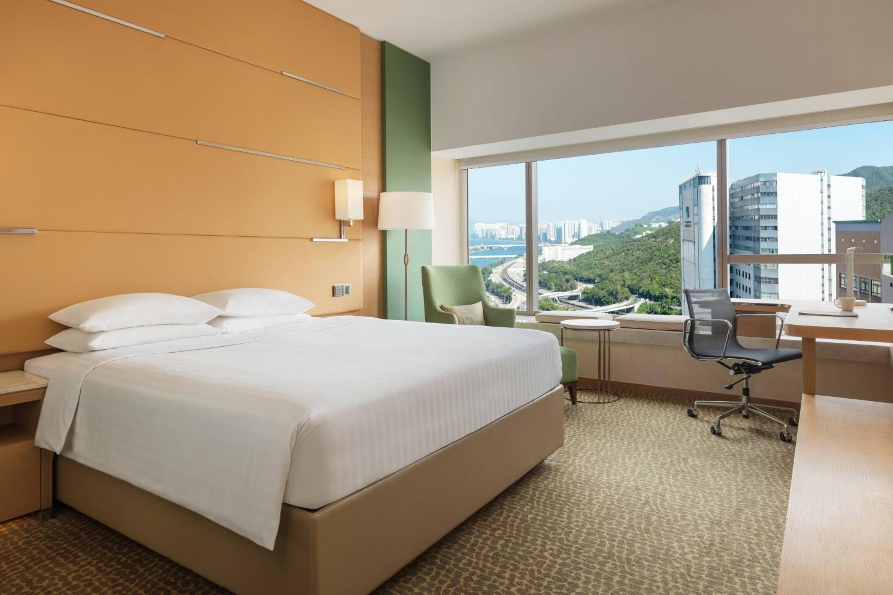 King Room with City View and Club Lounge Access