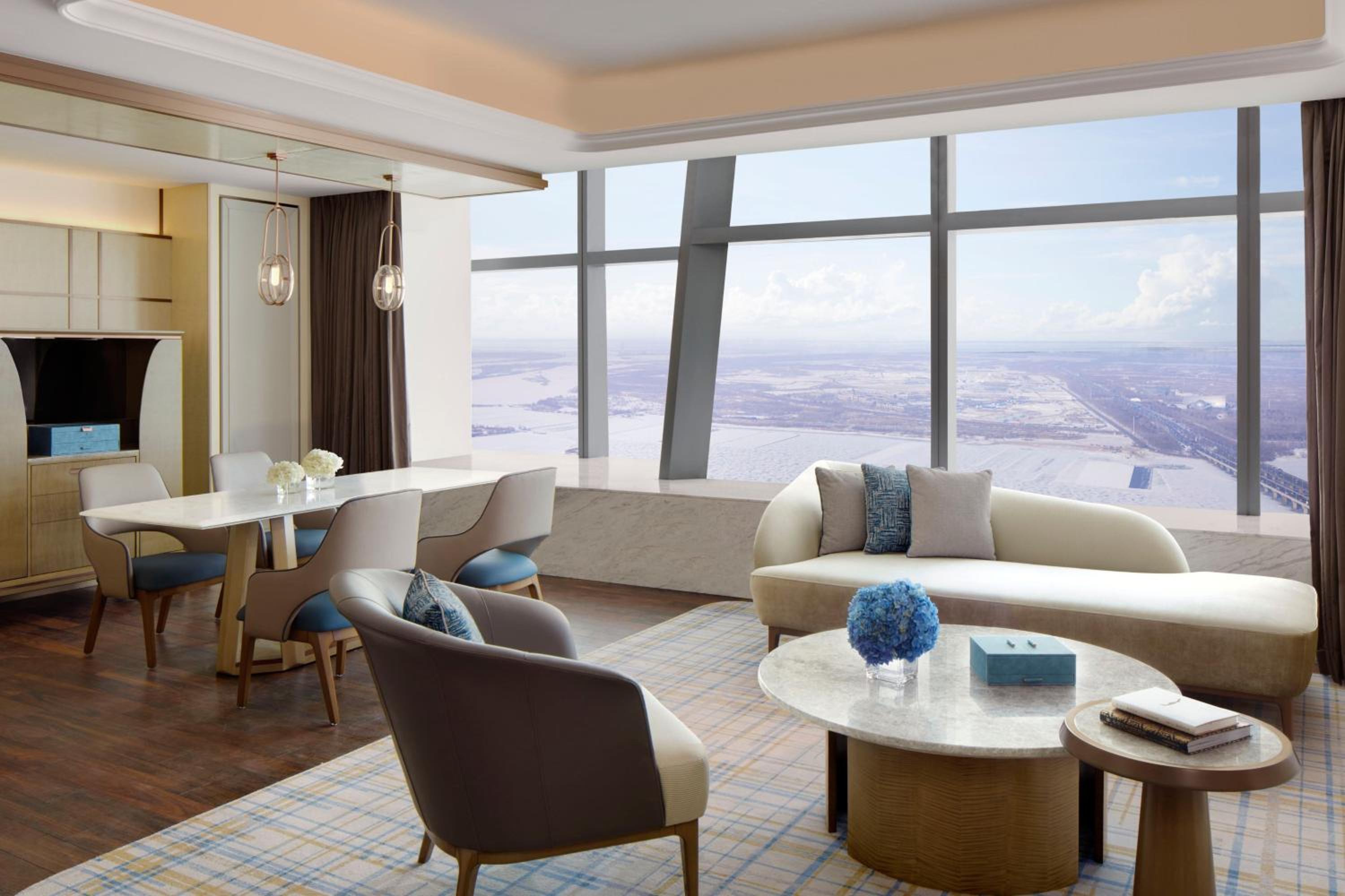 Executive King Suite with River View - Club Lounge Access - Photo 3