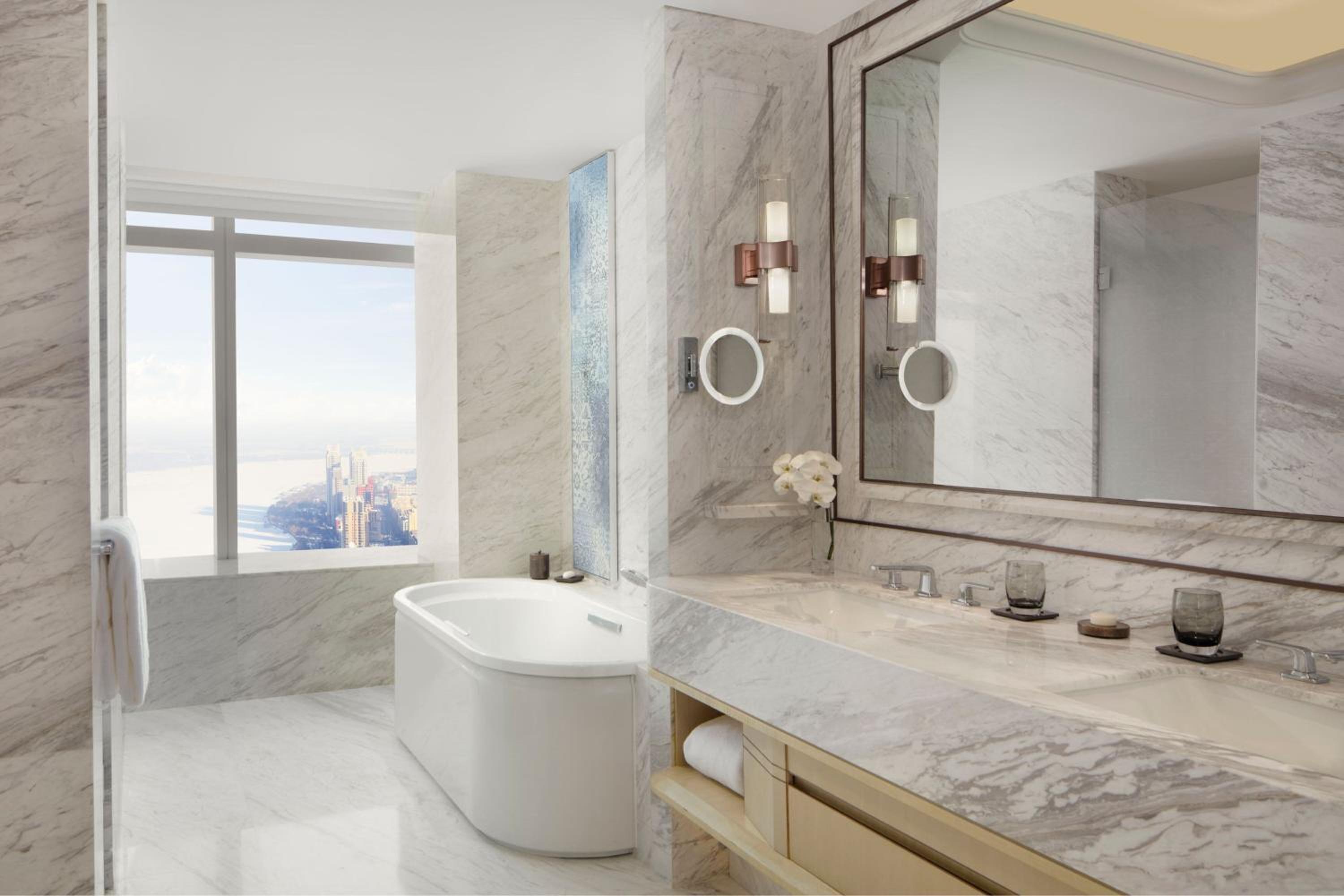Executive King Suite with River View - Club Lounge Access - Photo 5