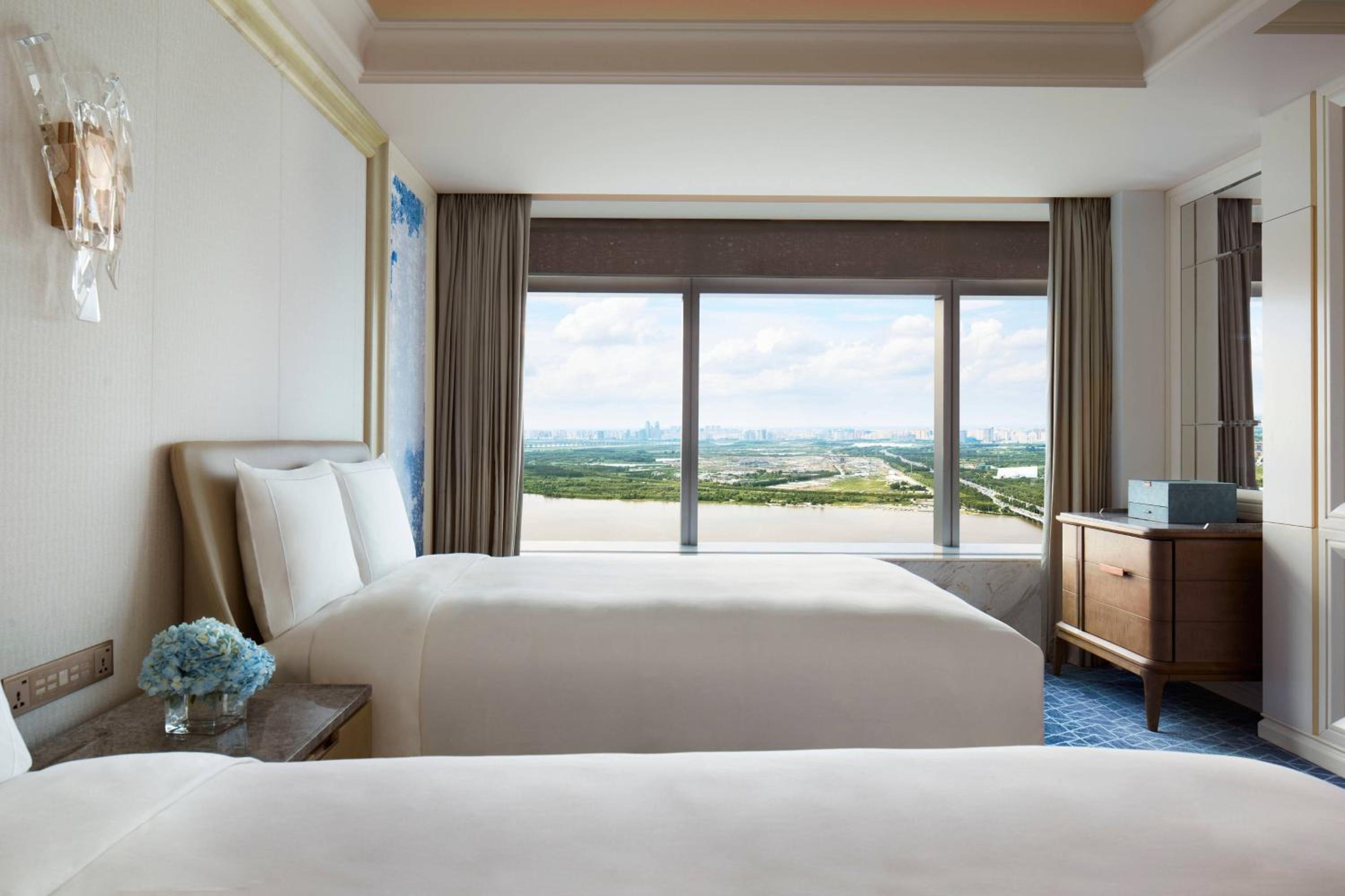 Premier Twin Room with Panoramic River View - Photo 4