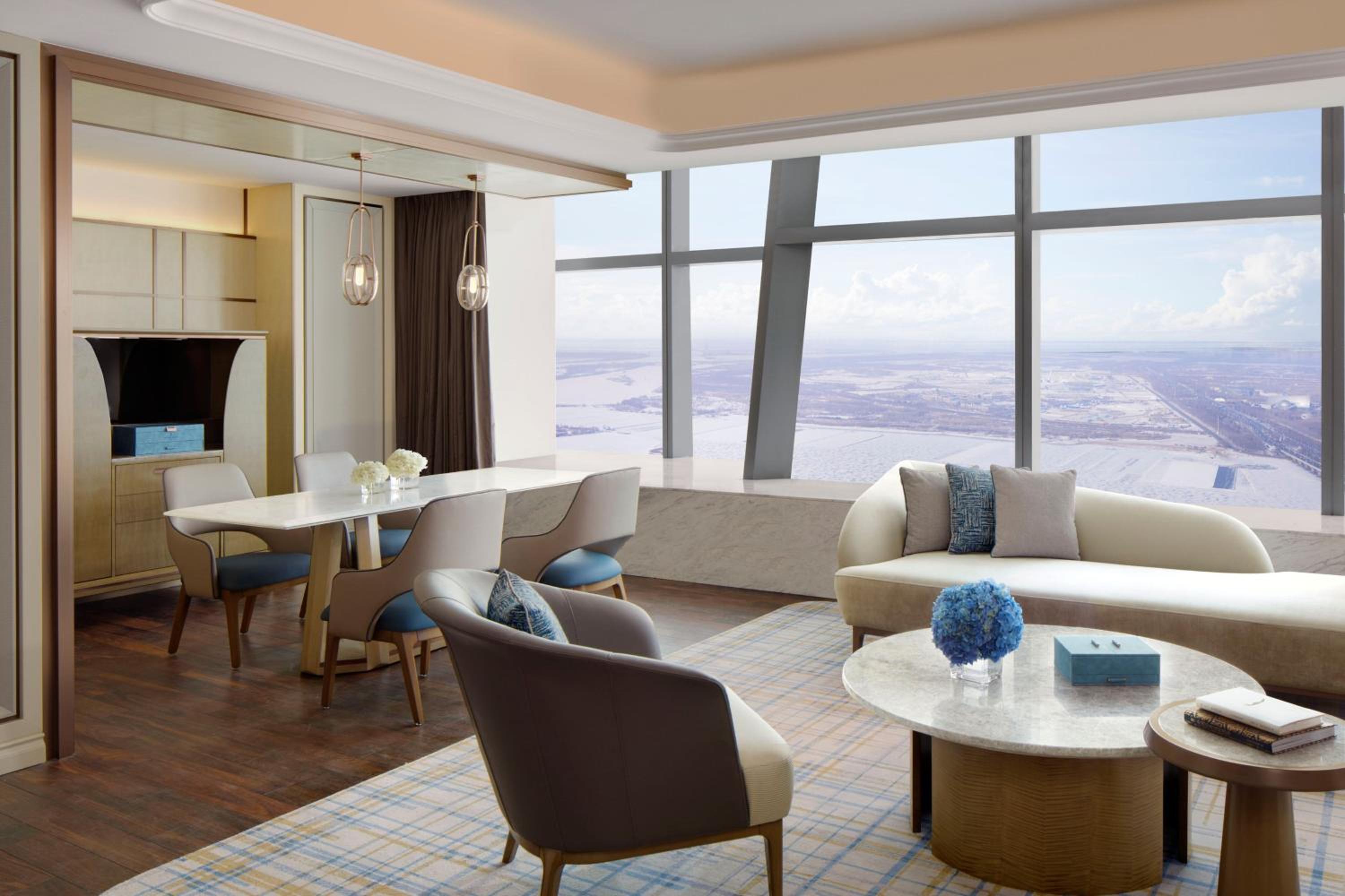 Executive King Suite with River View - Club Lounge Access - Photo 1