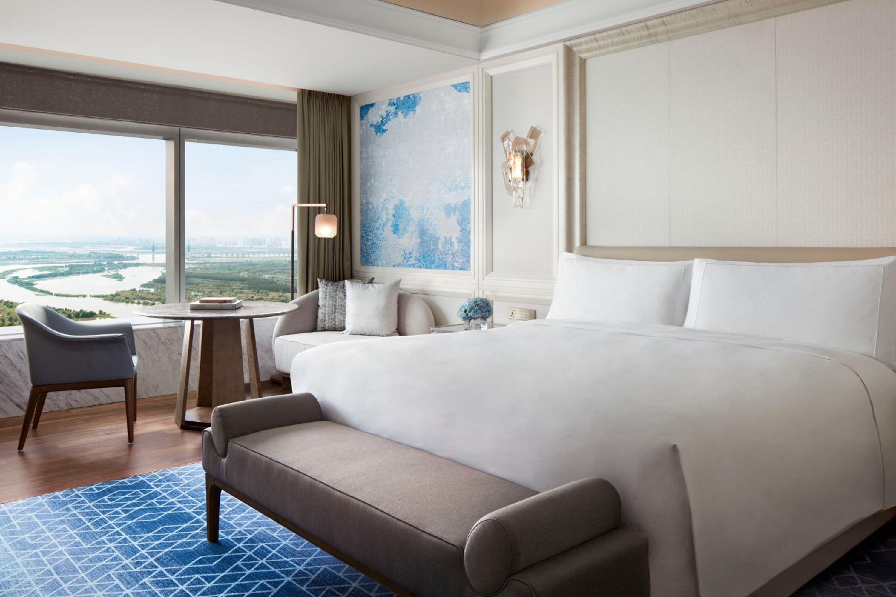 Premier King Room with Panoramic River View - Photo 2