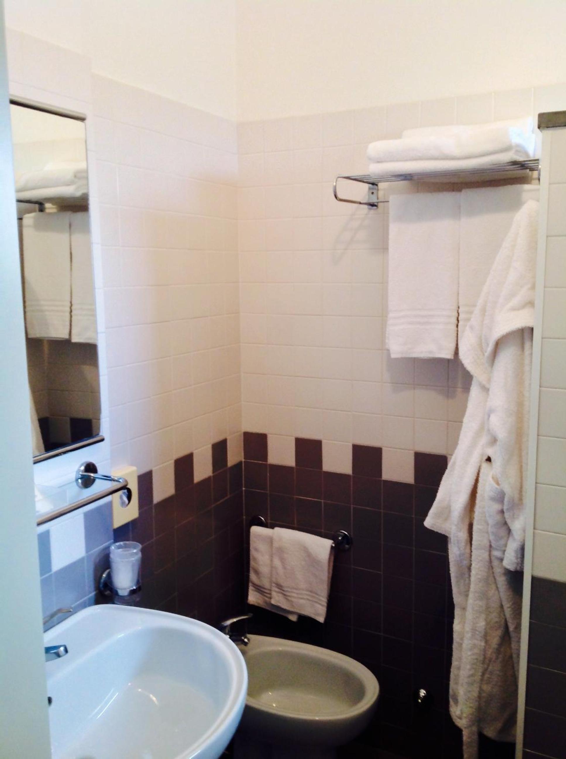 Basic Double Room photo 3