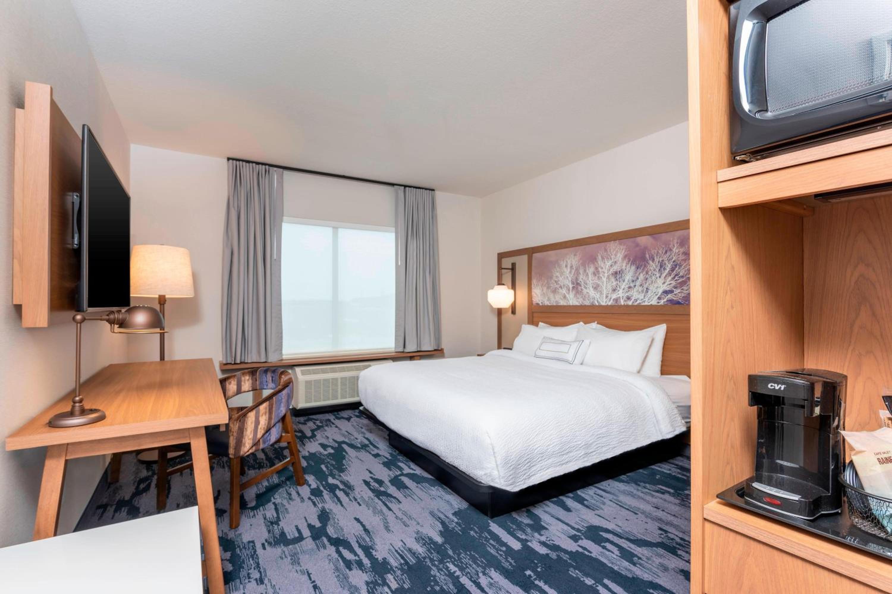 Guest Room, 1 King - Photo 1