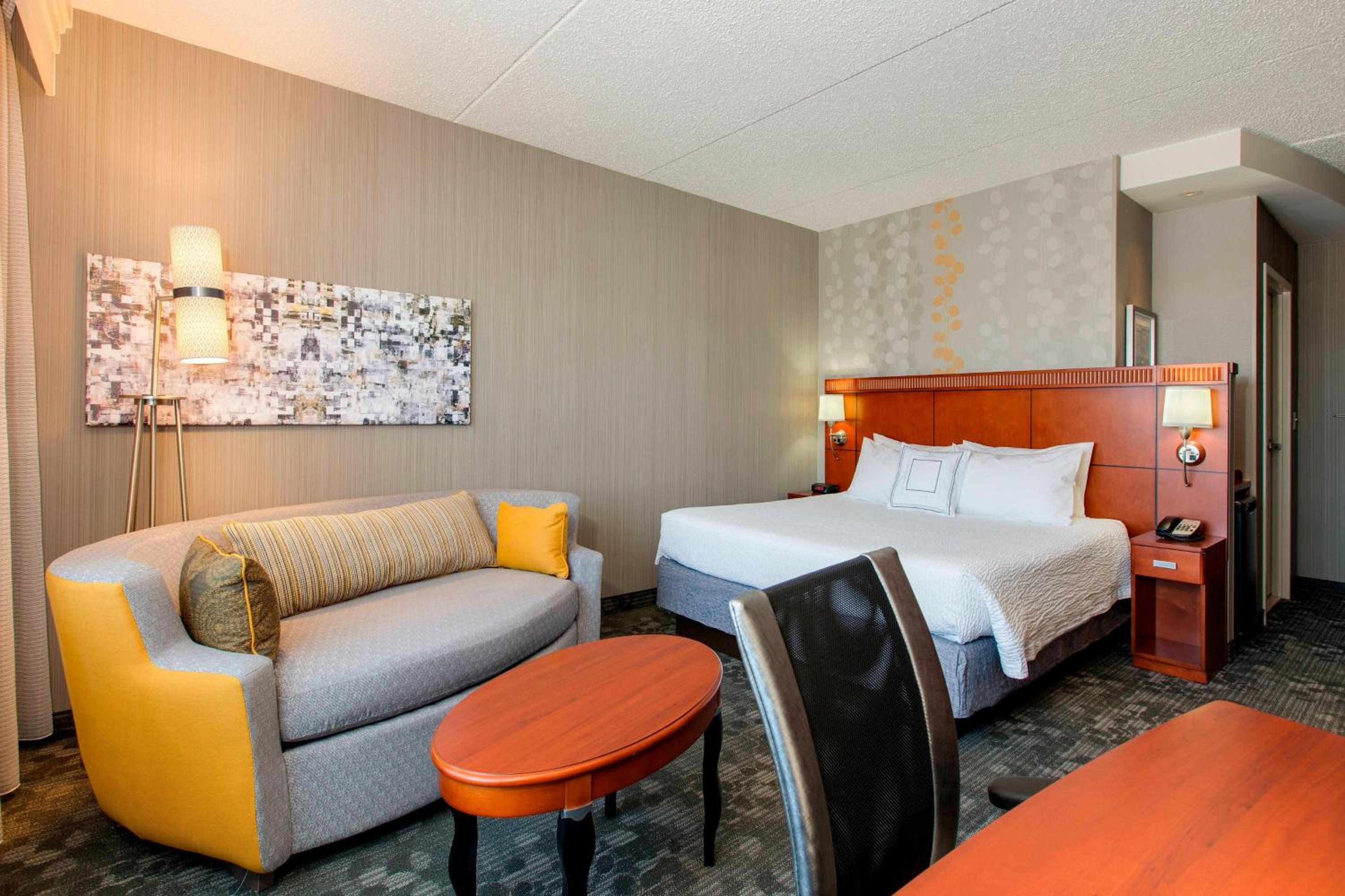 King Room with Sofa Bed - Photo 1