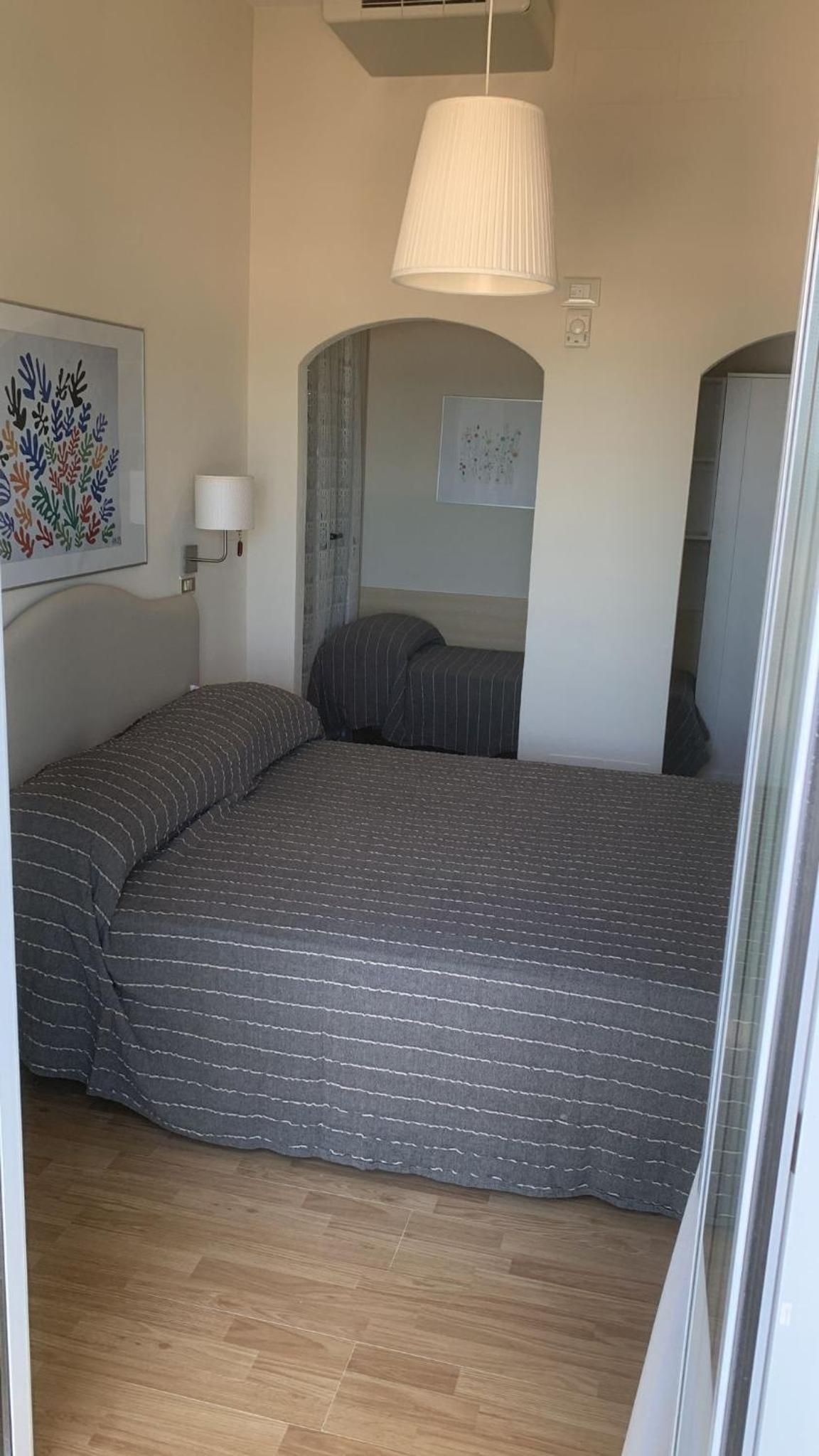 Double Room with Balcony and Sea View - Photo 12