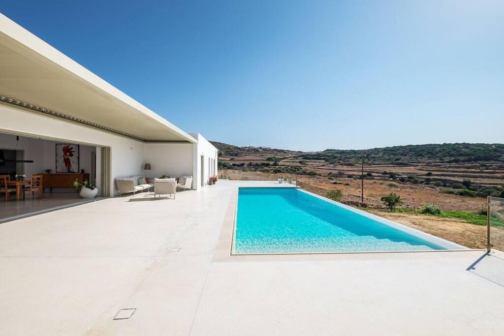 Three-Bedroom Villa photo 3