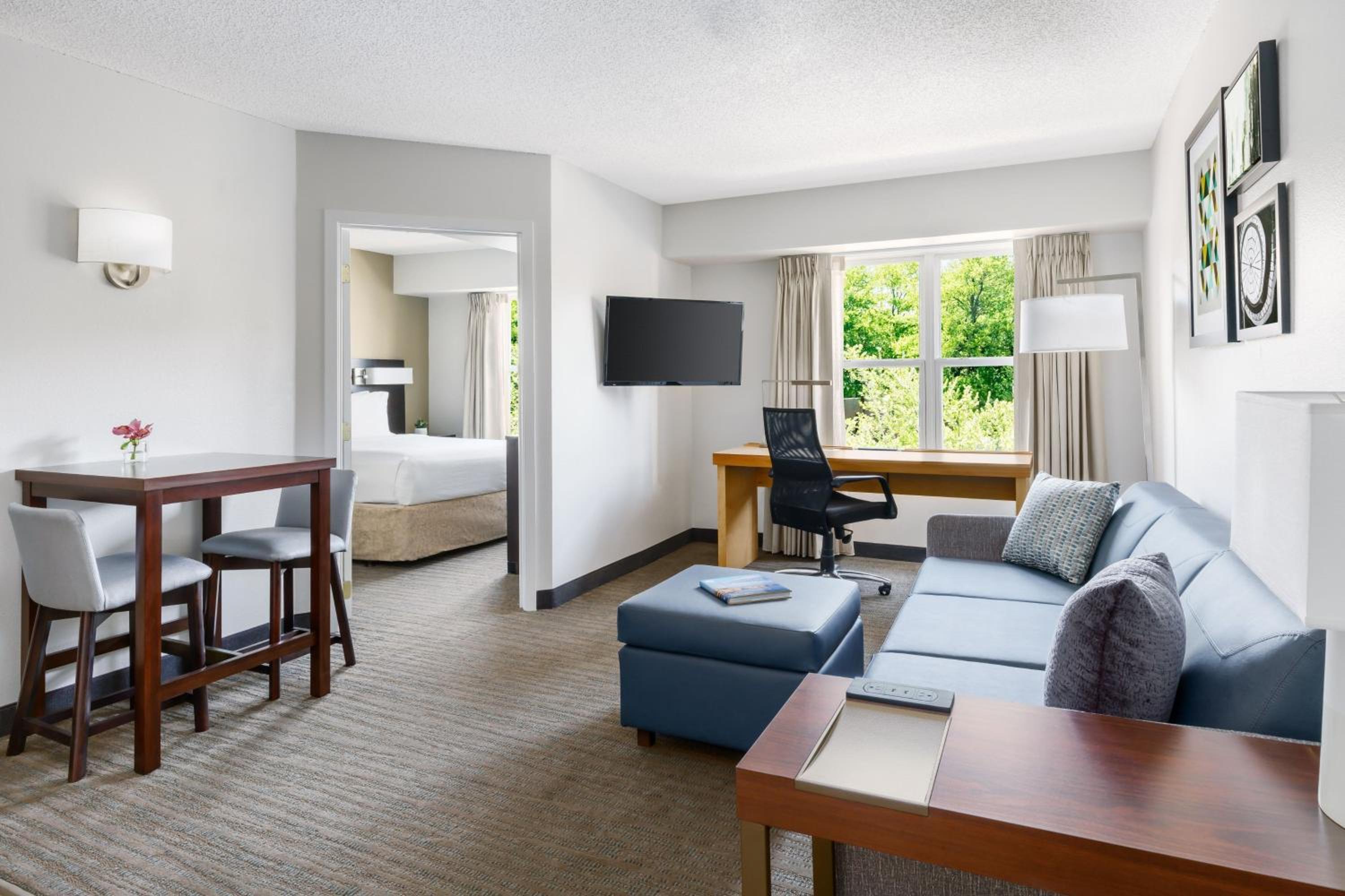 One-Bedroom Queen Suite with Sofa Bed - Photo 3