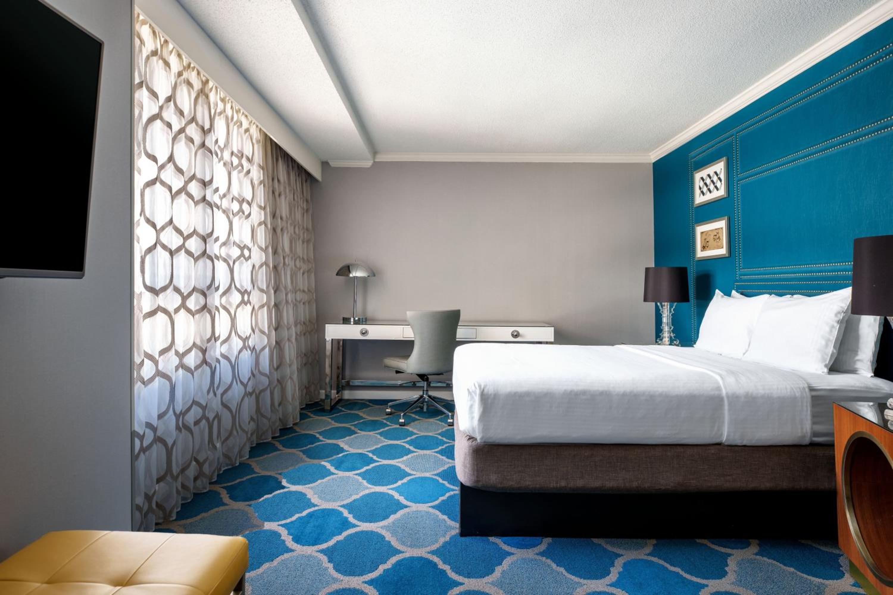 Deluxe Guest Room with 1 Queen - Photo 4