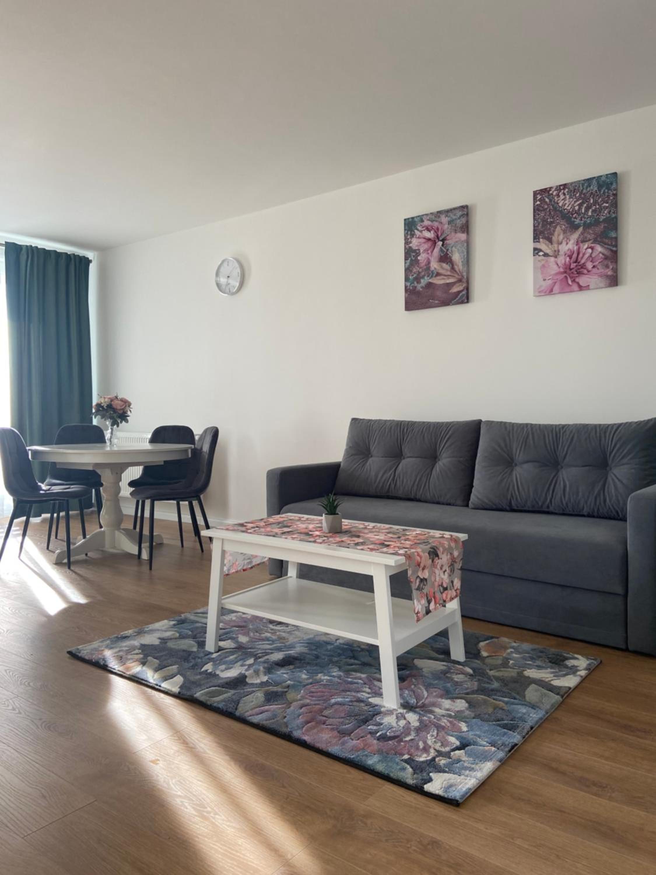 One-Bedroom Apartment photo 1
