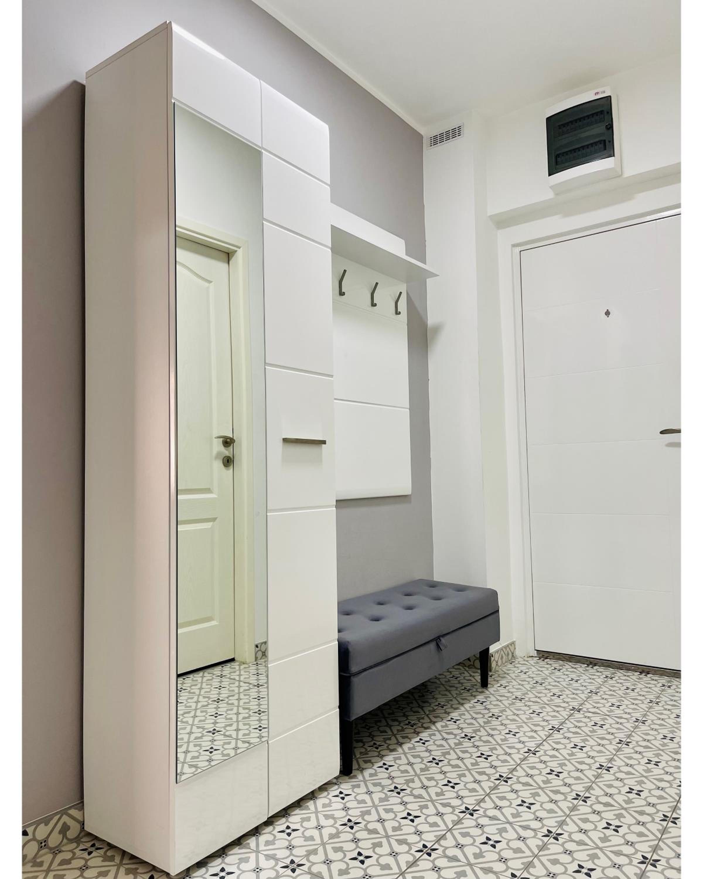 One-Bedroom Apartment photo 1