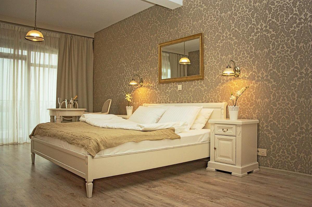 Deluxe Double Room - Photo 21