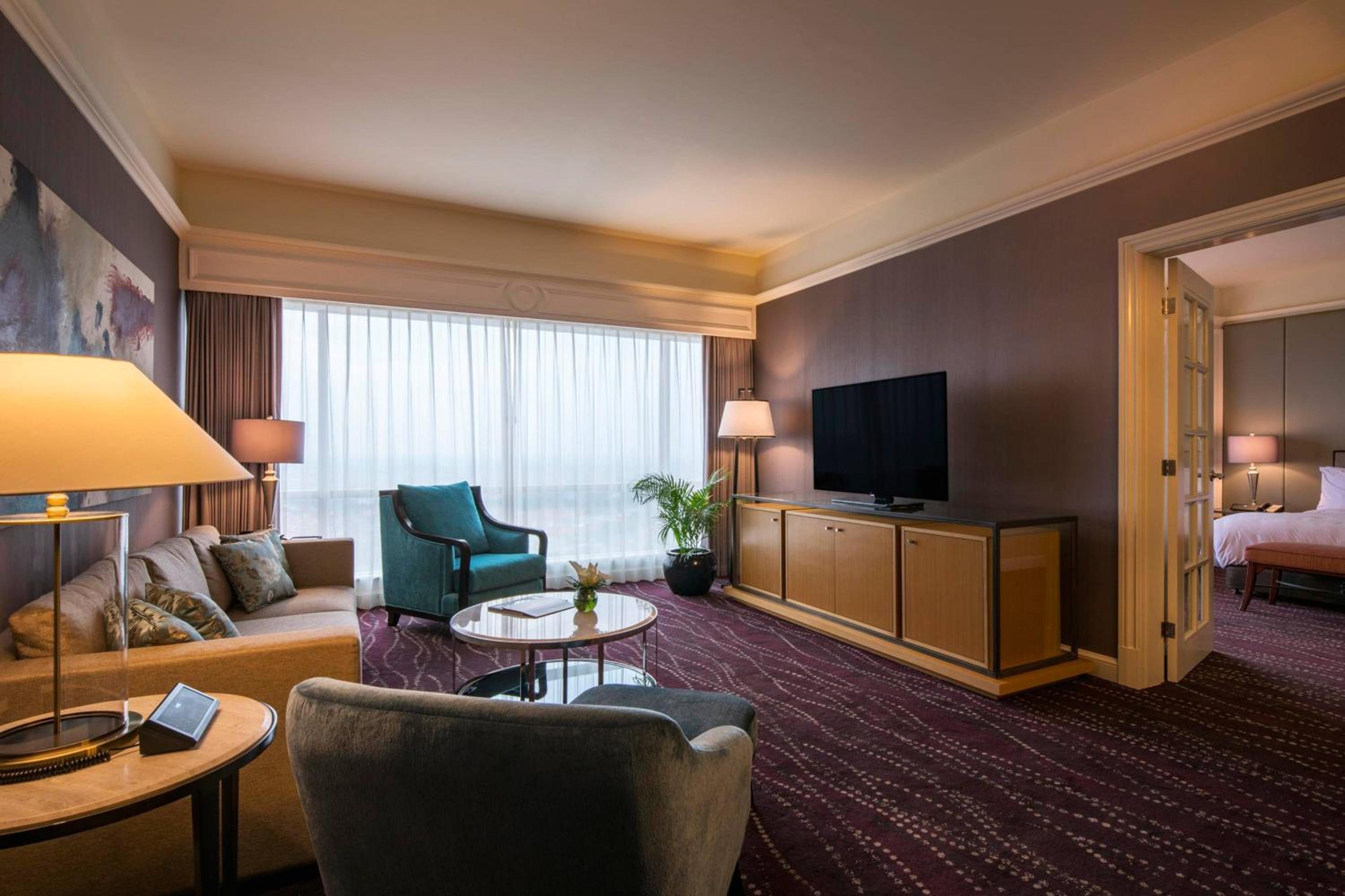 One Bedroom Suite, 1 King Bed - Photo 5