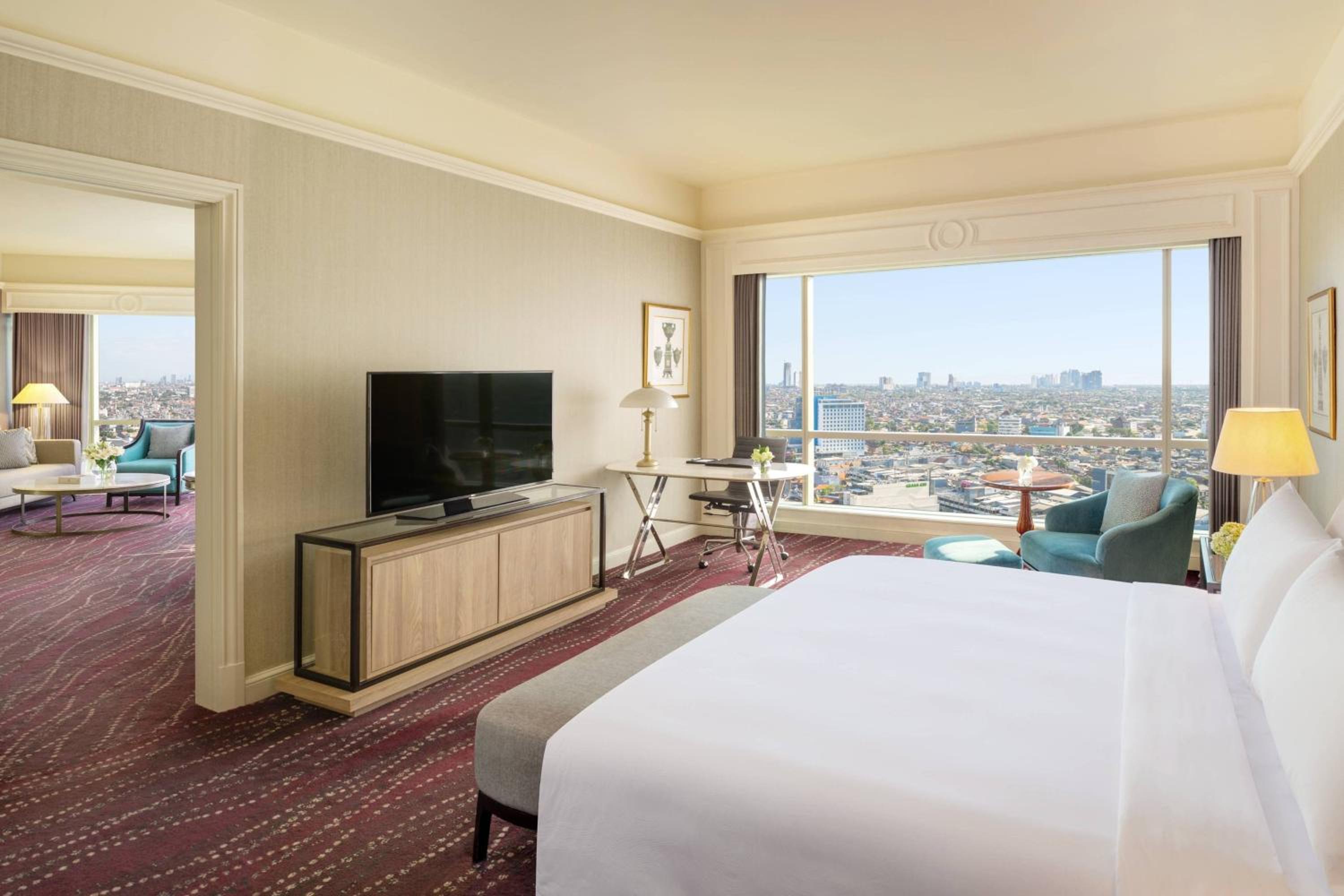 One Bedroom Suite, 1 King Bed - Photo 4