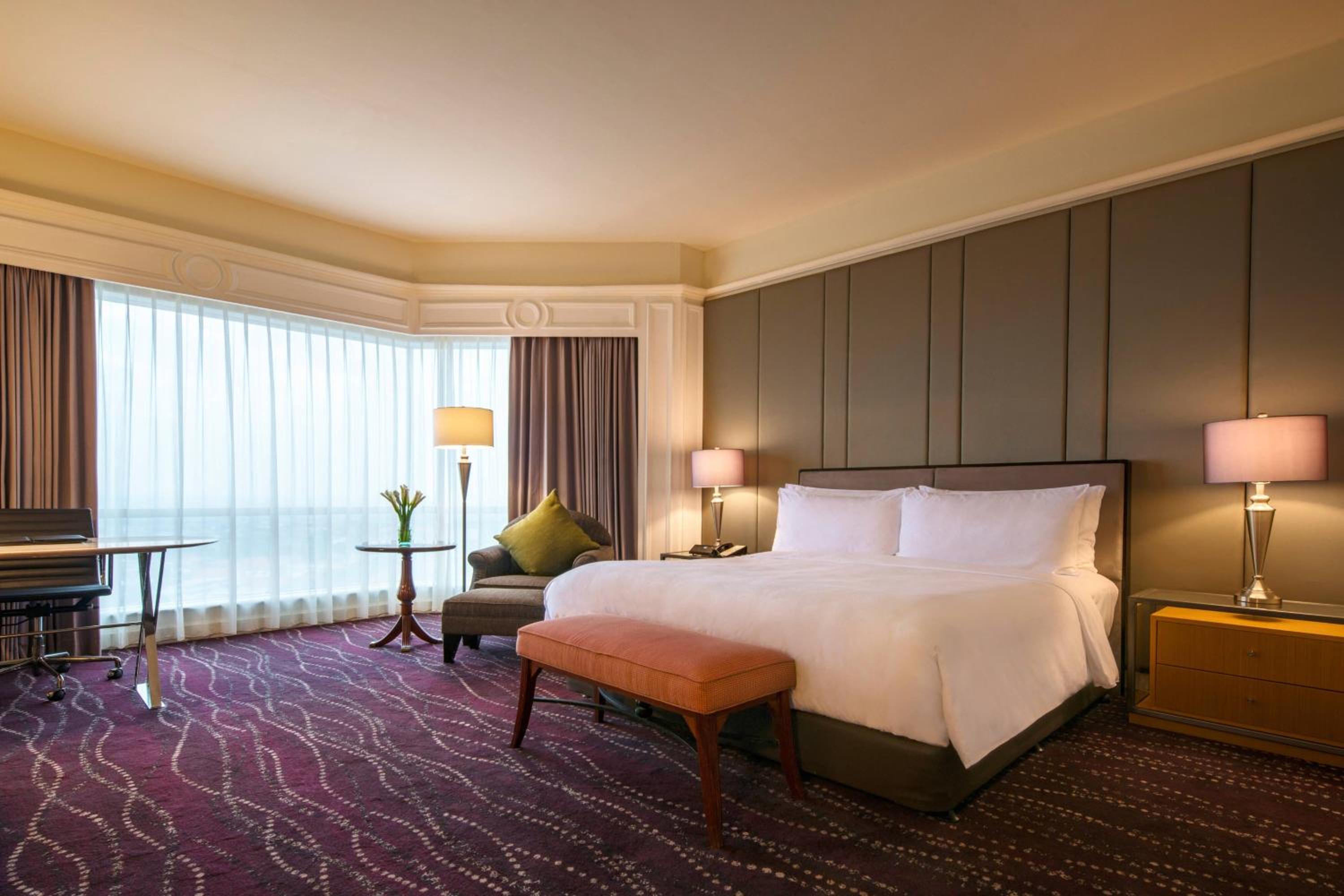 One Bedroom Suite, 1 King Bed - Photo 7