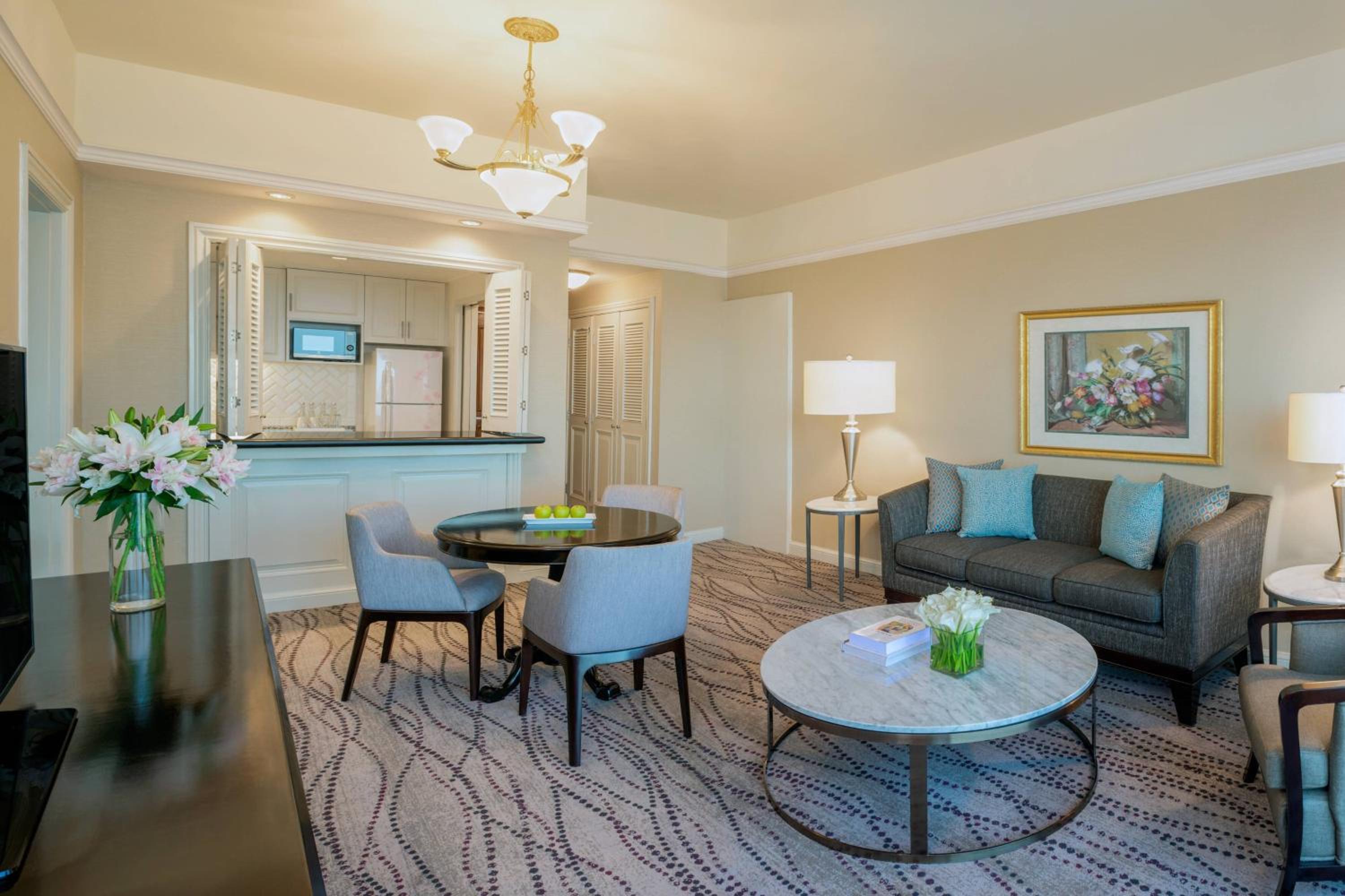Two Bedroom Residential Suite, 1 King Bed; 2 Twin Bed photo 2