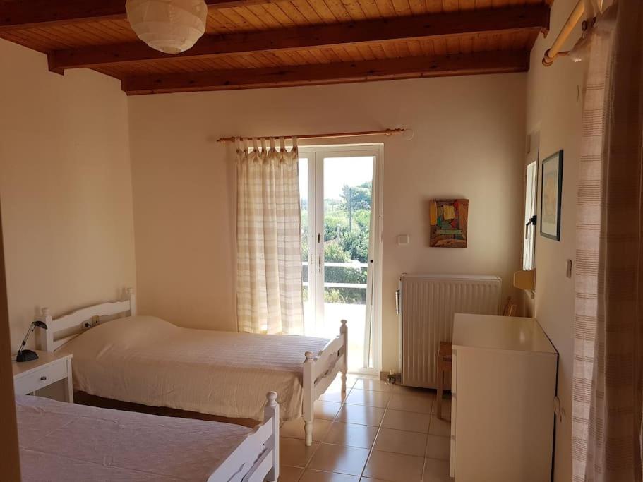 Three-Bedroom House photo 2
