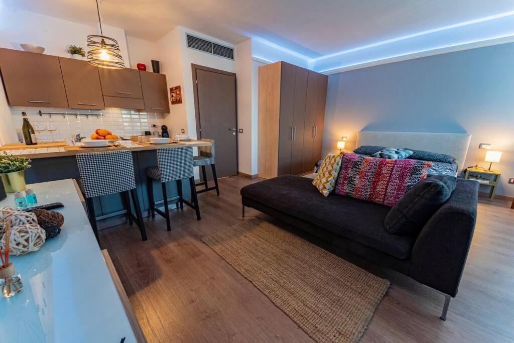 One-Bedroom Apartment photo 1