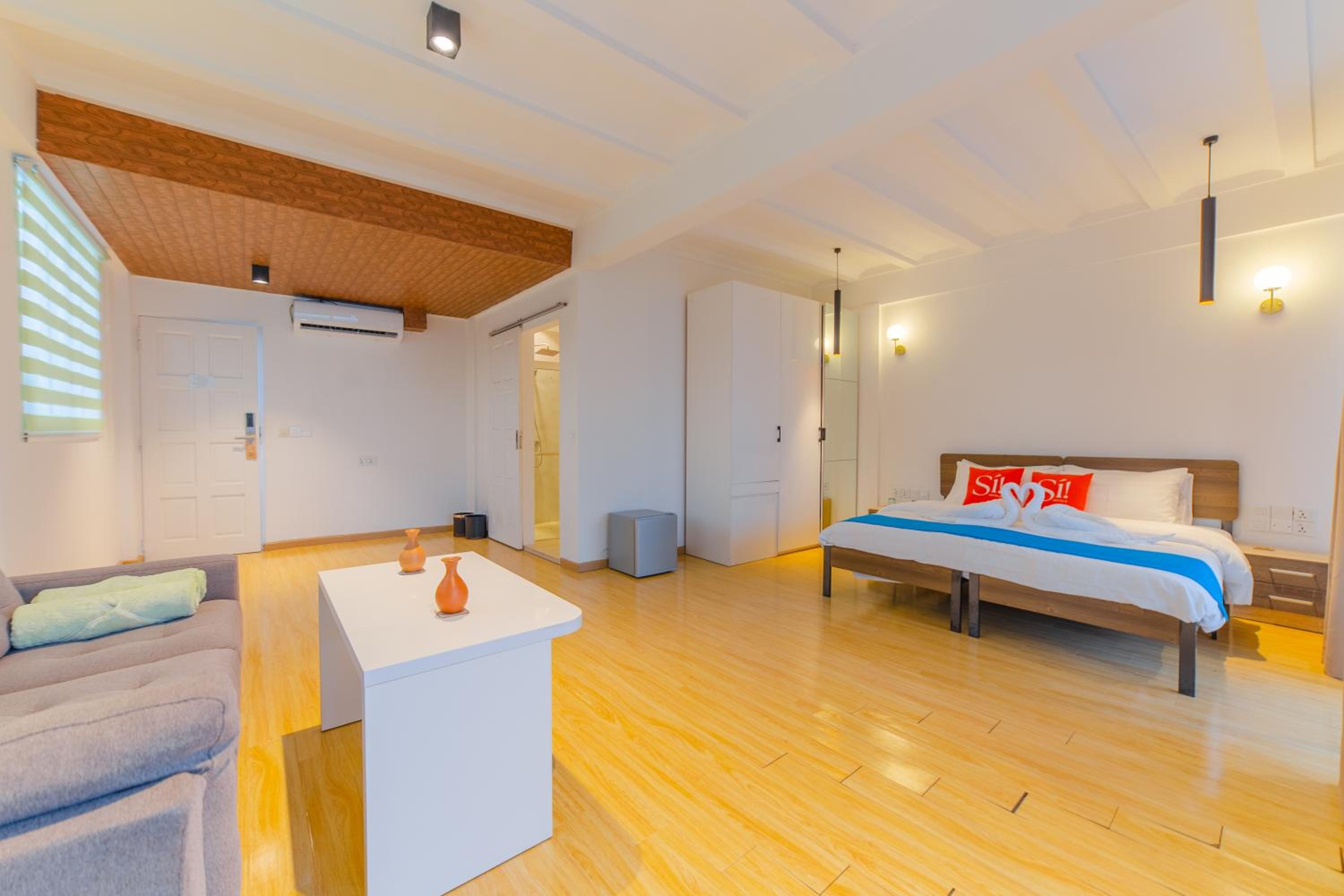 Large Double Room - Photo 5