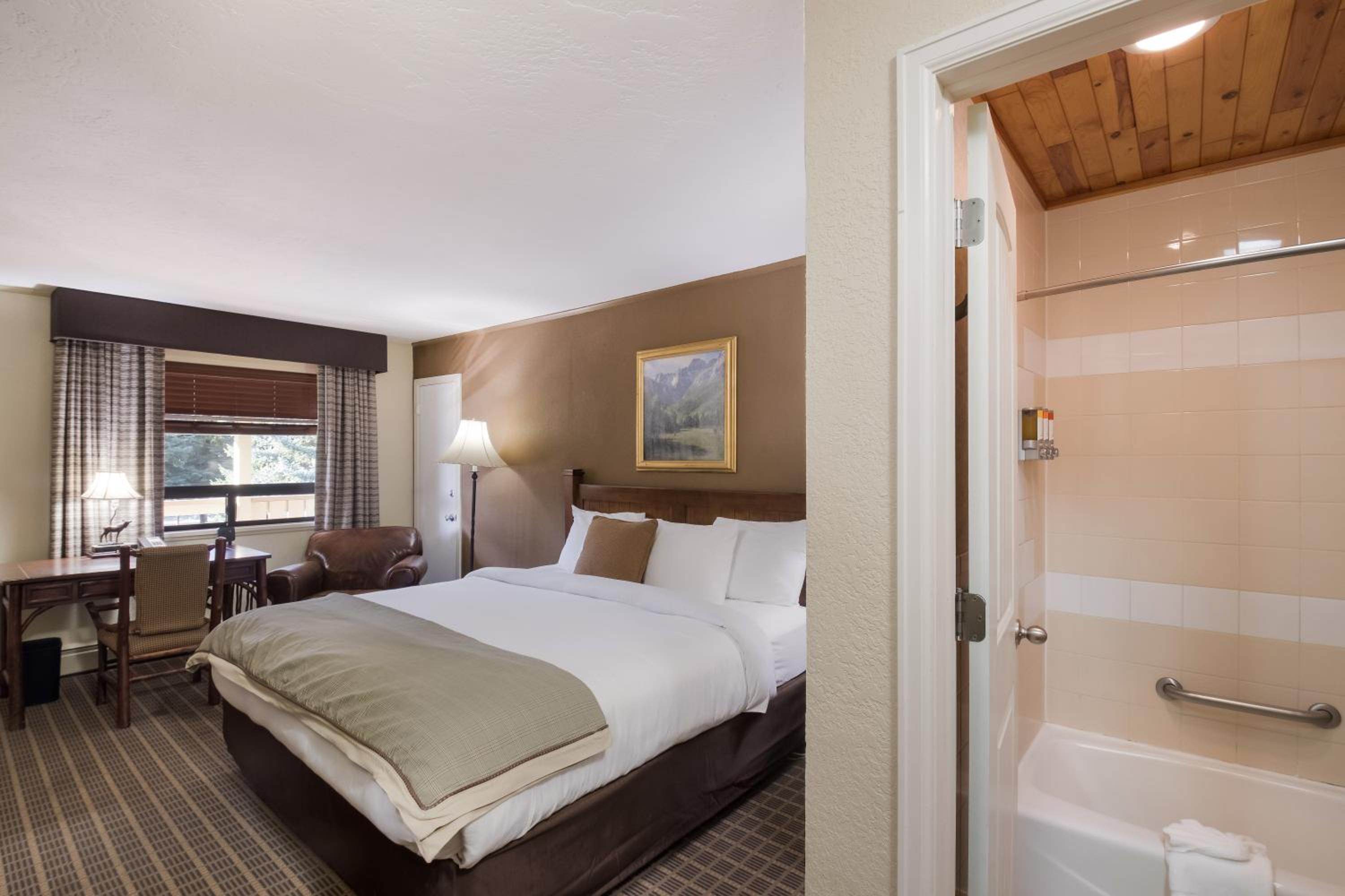 Classic Room, 1 Queen Bed - Photo 3