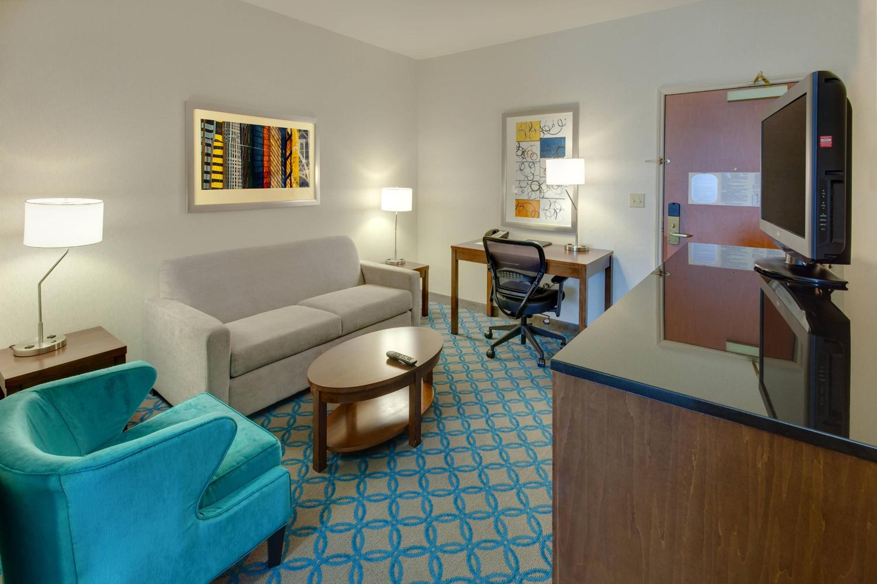 King Room with Sofa Bed - Photo 2