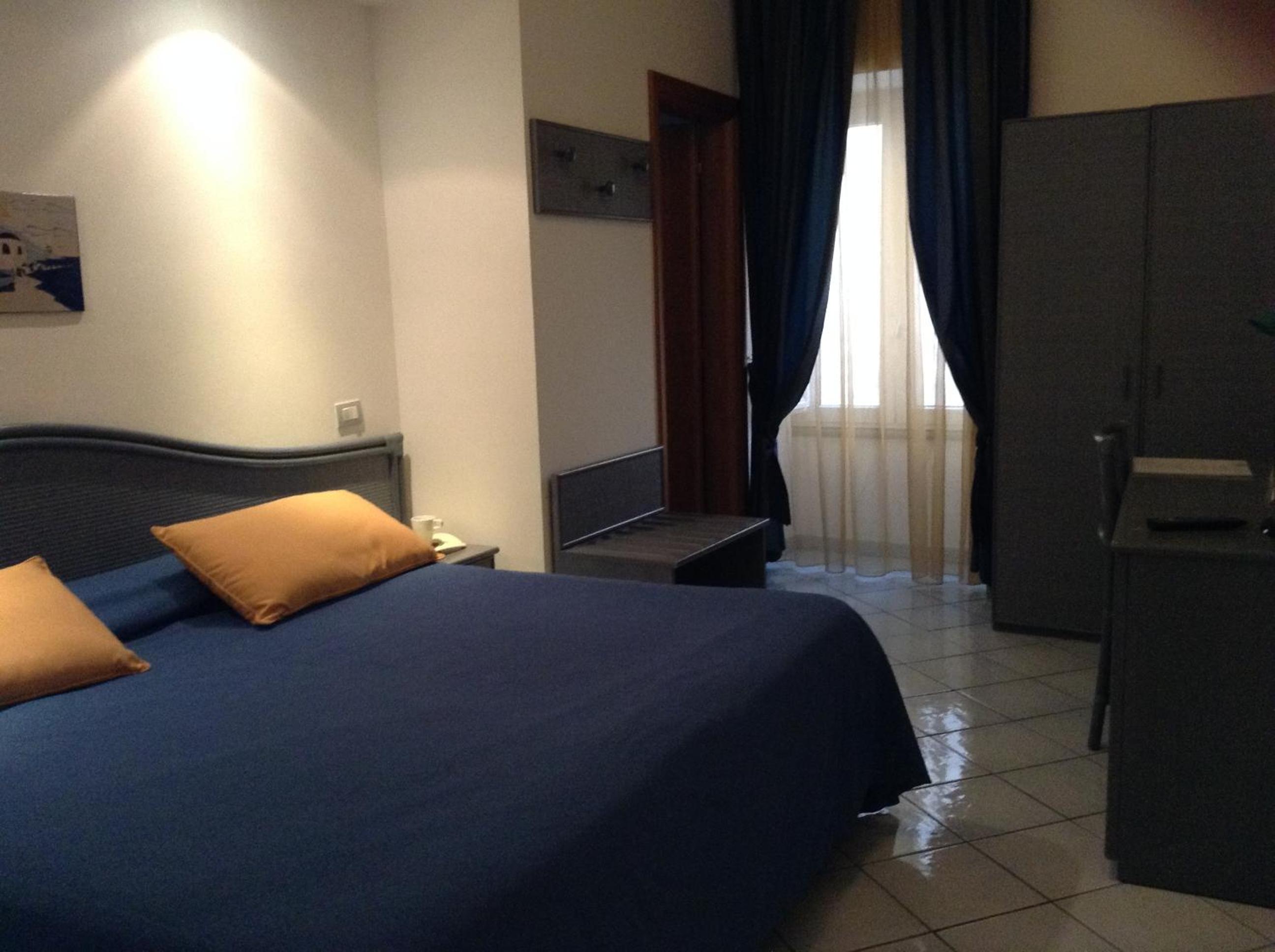 Standard Double Room - Photo 5
