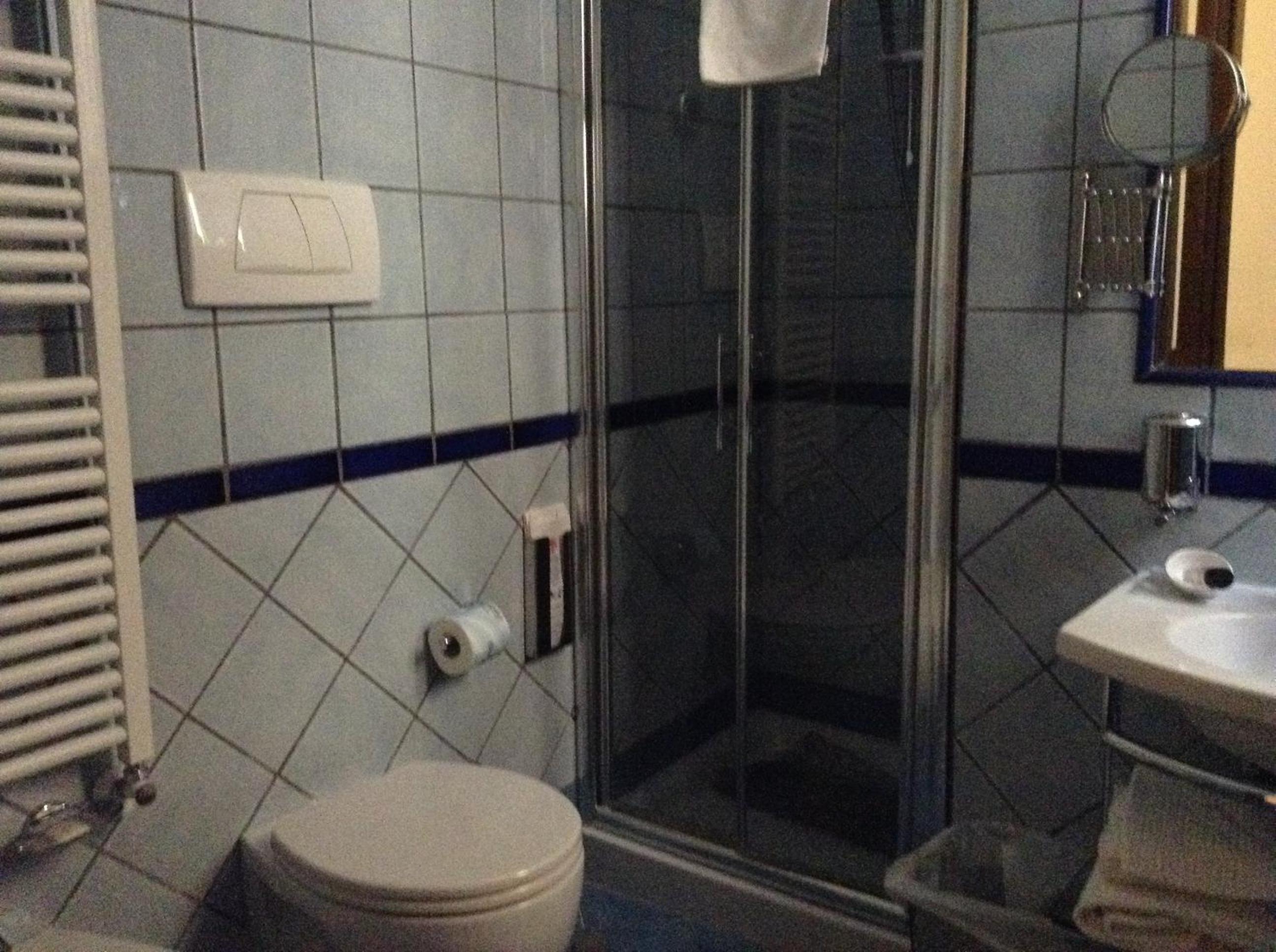 Standard Double Room - Photo 2