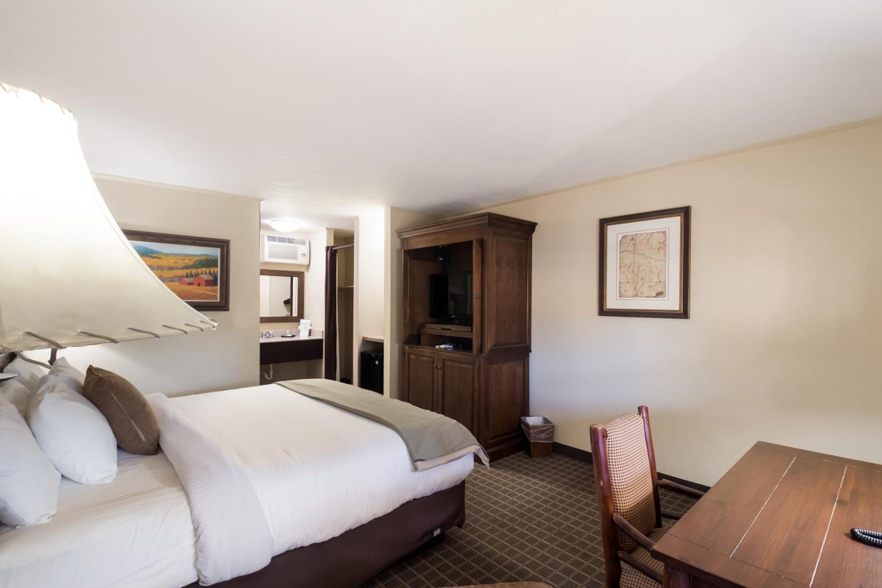Classic Room, 1 Queen Bed - Photo 2