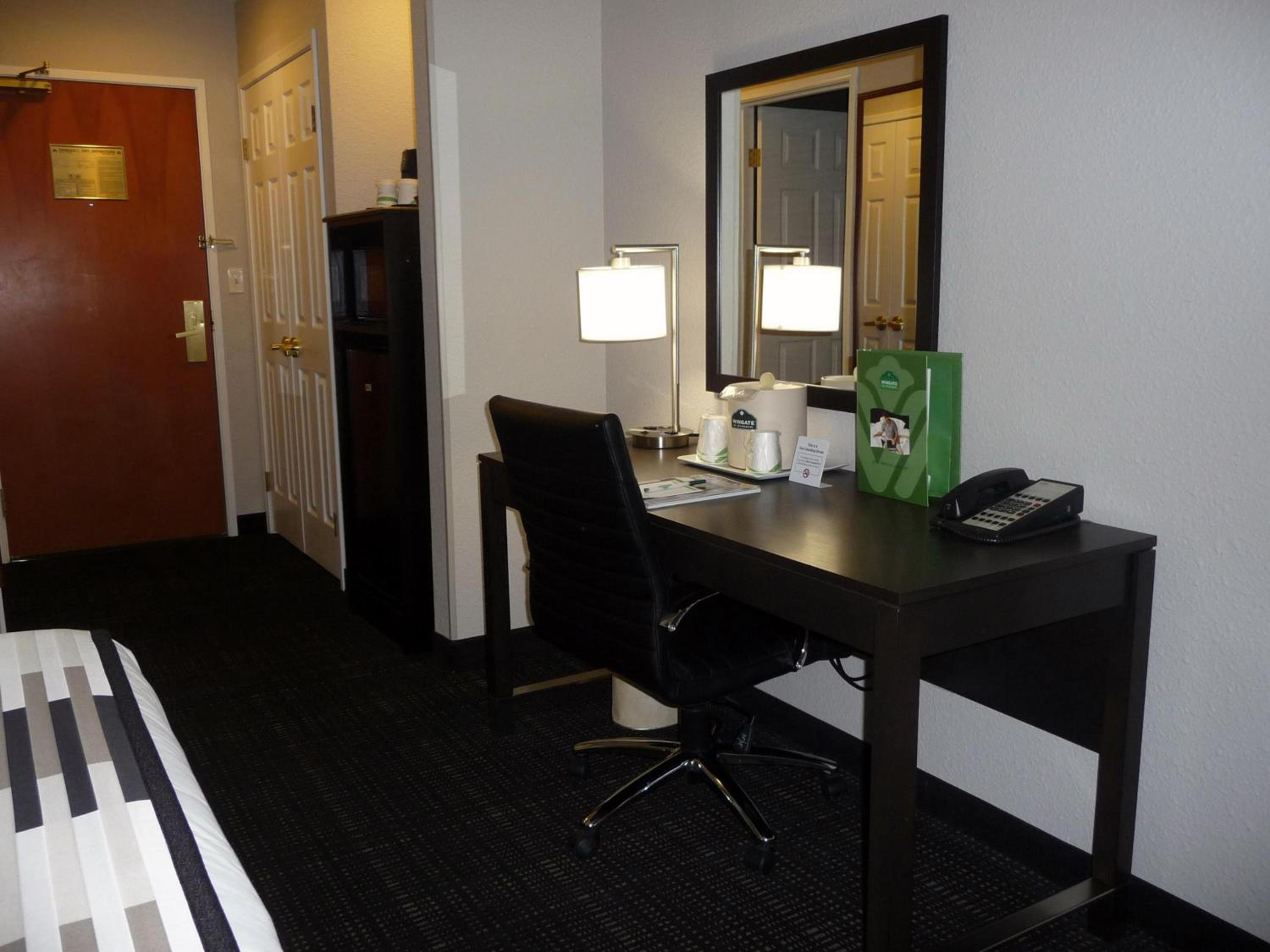 King Room - Non-Smoking - Photo 3