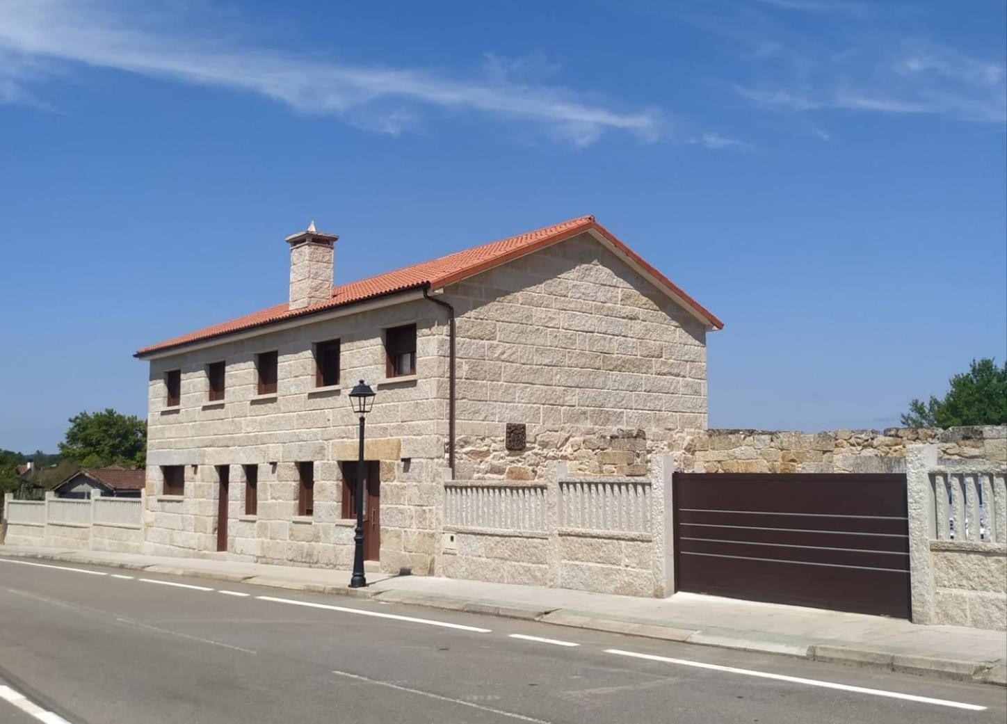 Six-Bedroom House photo 2