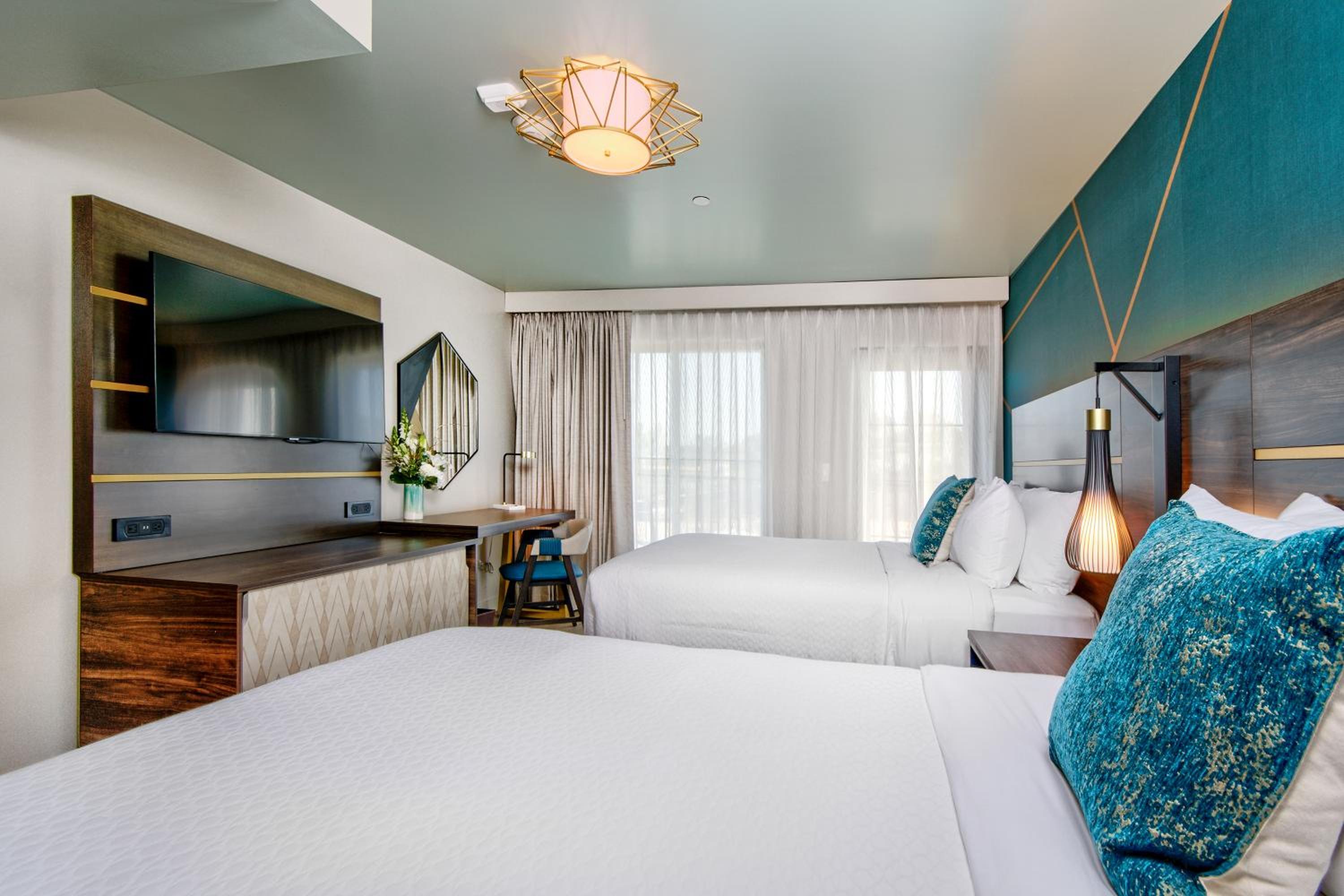 2 Double Beds with Balcony and Partial Ocean View photo 1