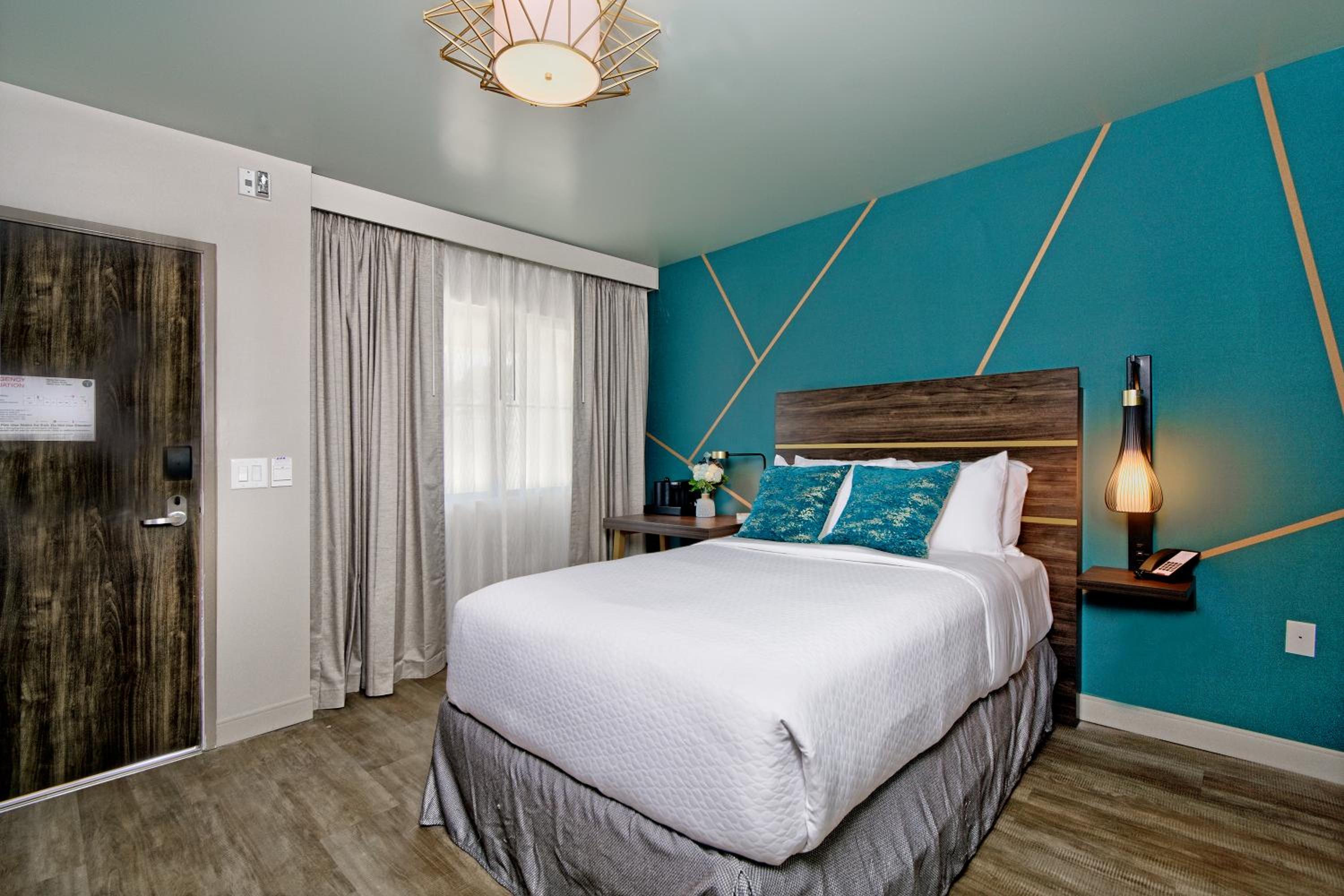 1 Double Bed- Accessible