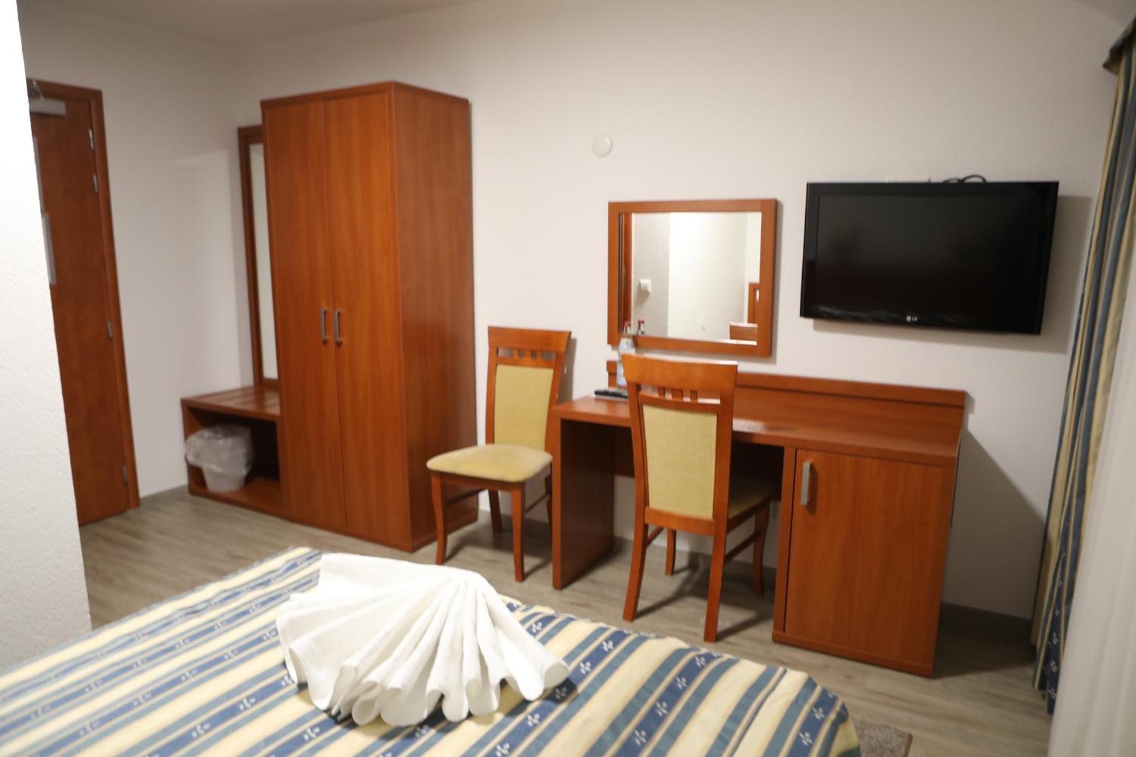 Double Room - Photo 10