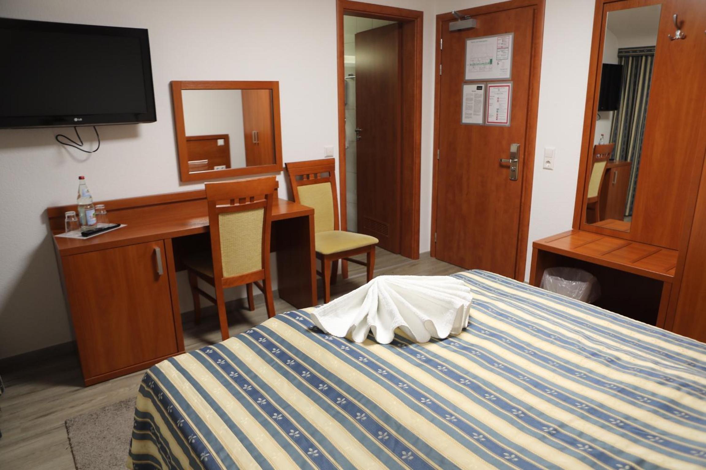Double Room - Photo 7