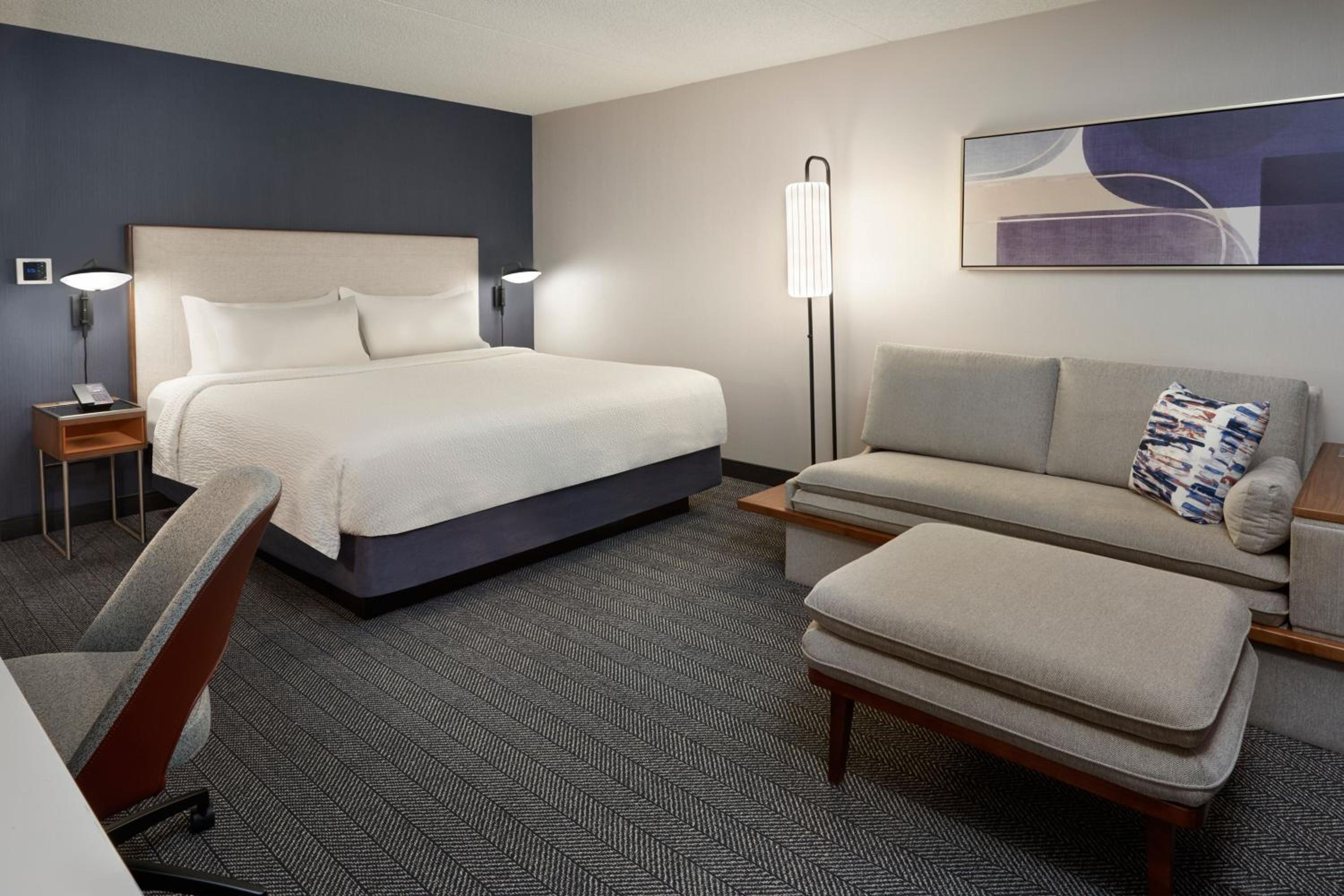 King Room with Sofa Bed - Photo 1