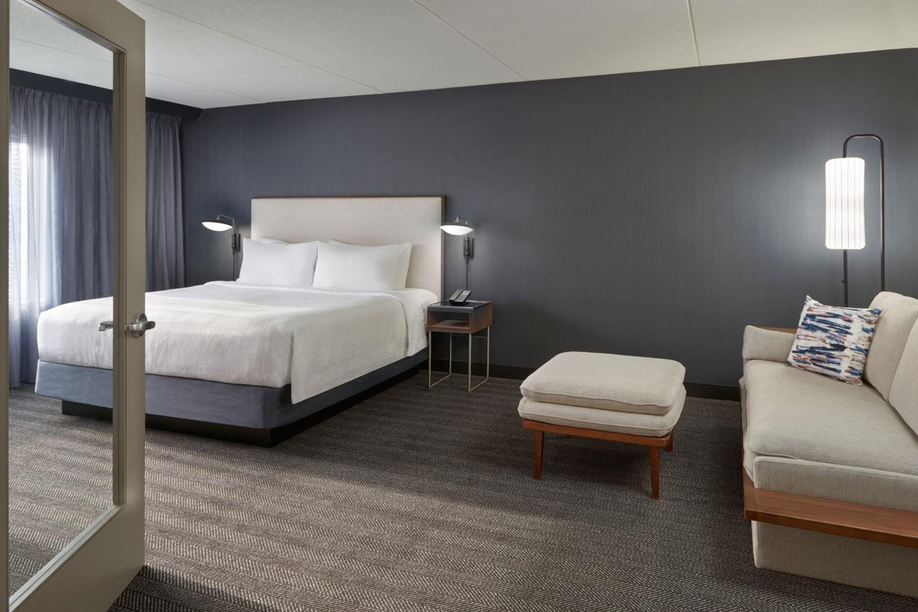 One-Bedroom King Suite with Sofa Bed - Photo 4