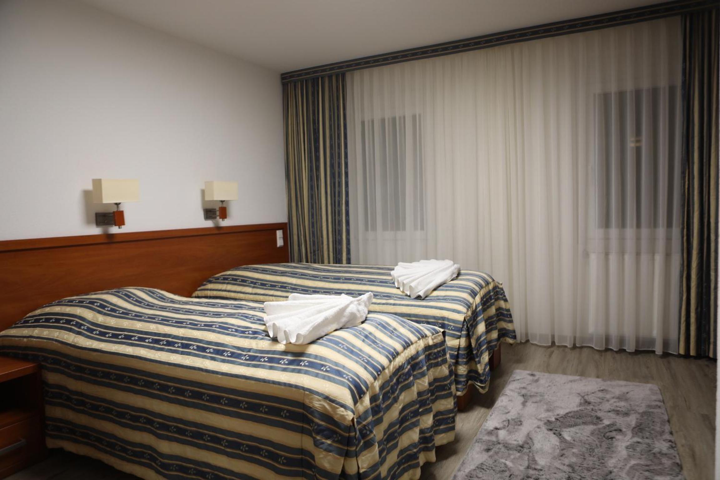 Double Room - Photo 5