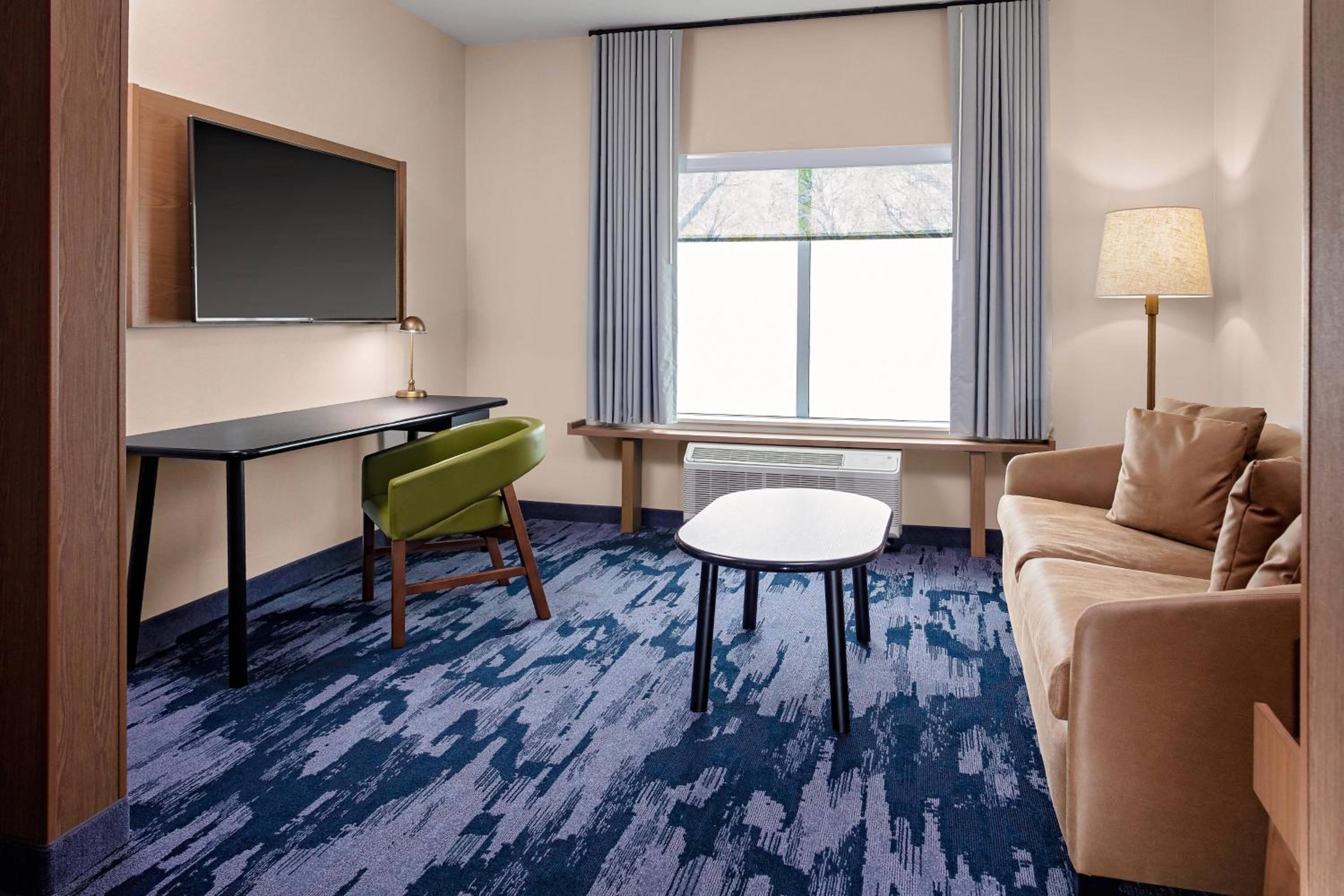 Suite, 1 King, Sofa bed - Photo 1
