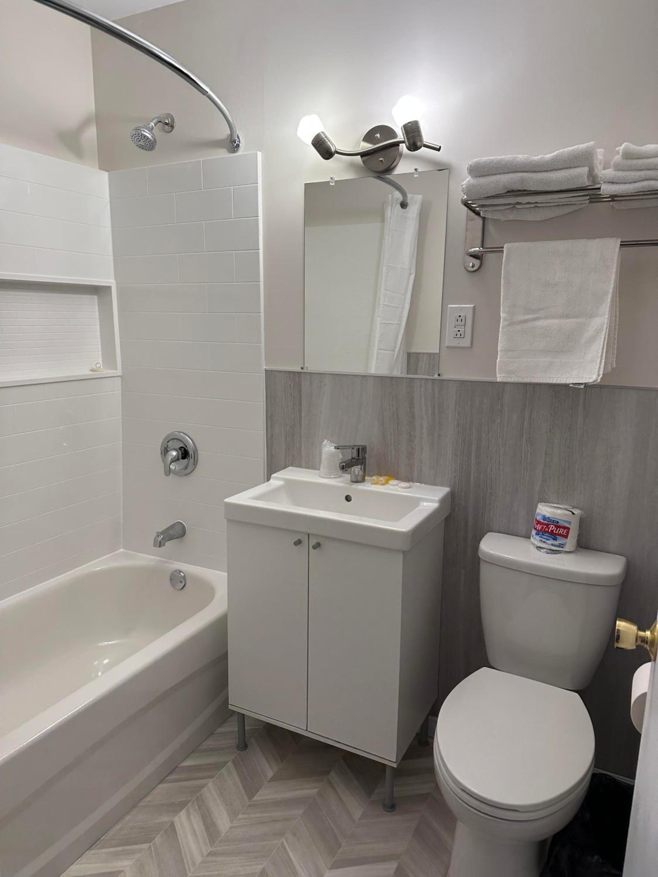 Budget Double Room photo 3