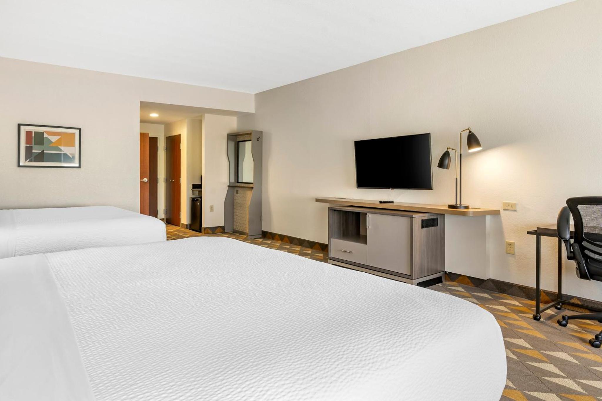 Standard Queen Room with Two Queen Beds - Photo 1