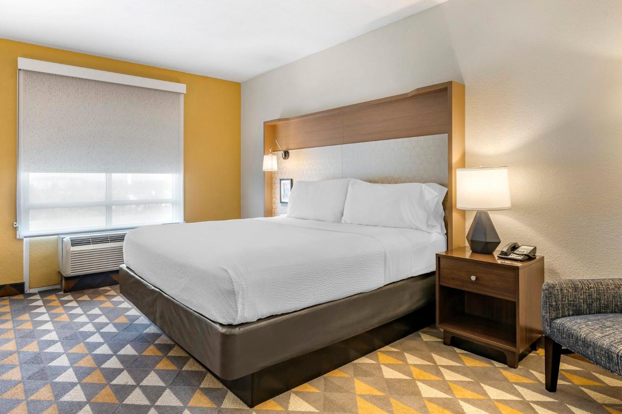 Standard King Room - Photo 1