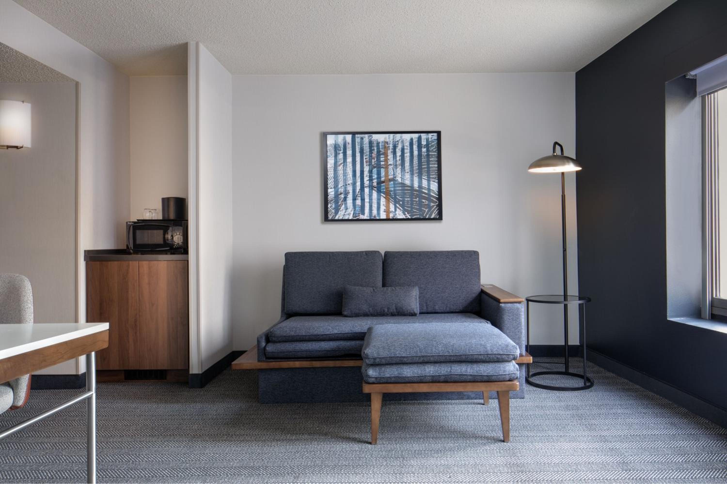 One-Bedroom King Suite with Sofa Bed - Photo 3
