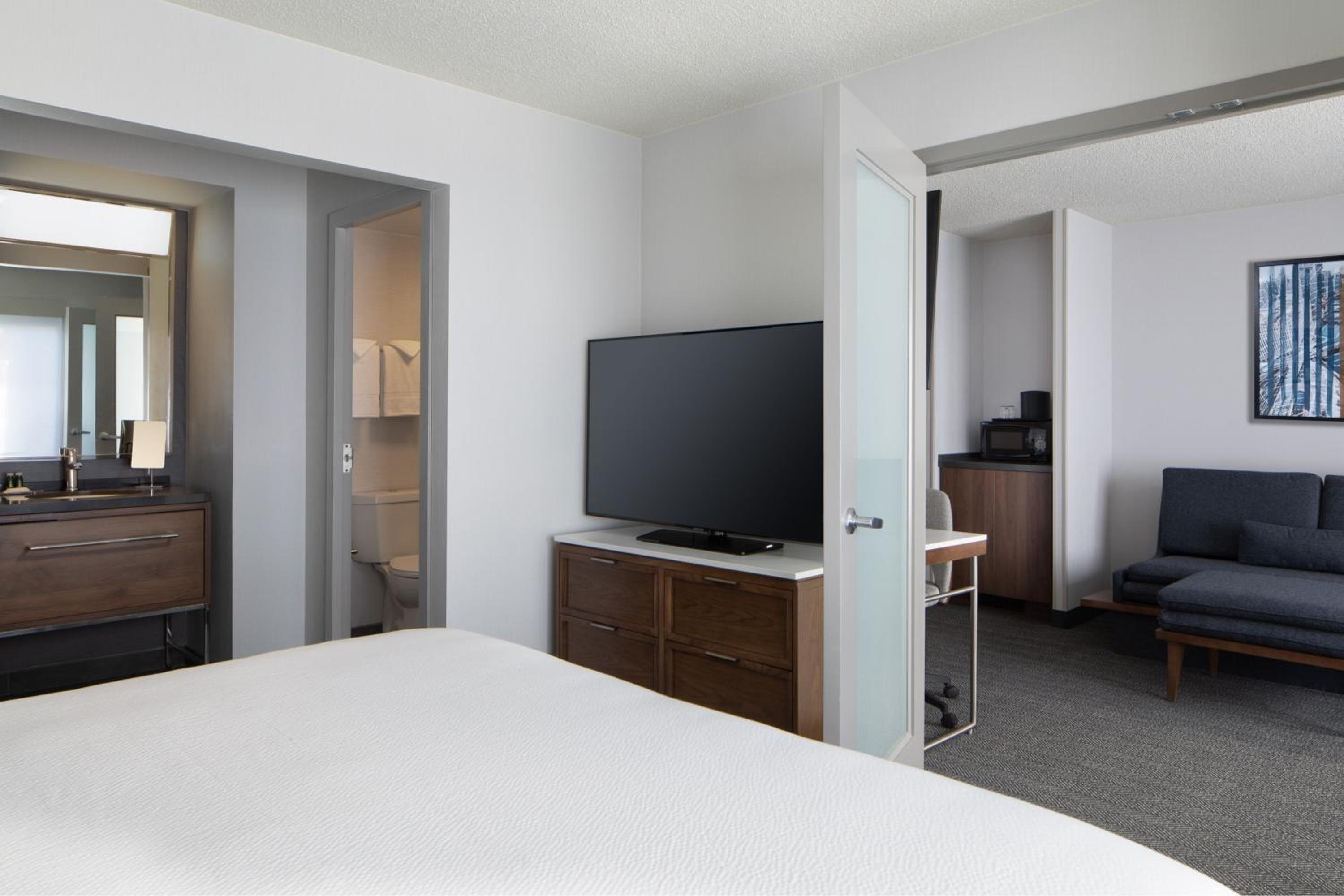 One-Bedroom King Suite with Sofa Bed - Photo 5