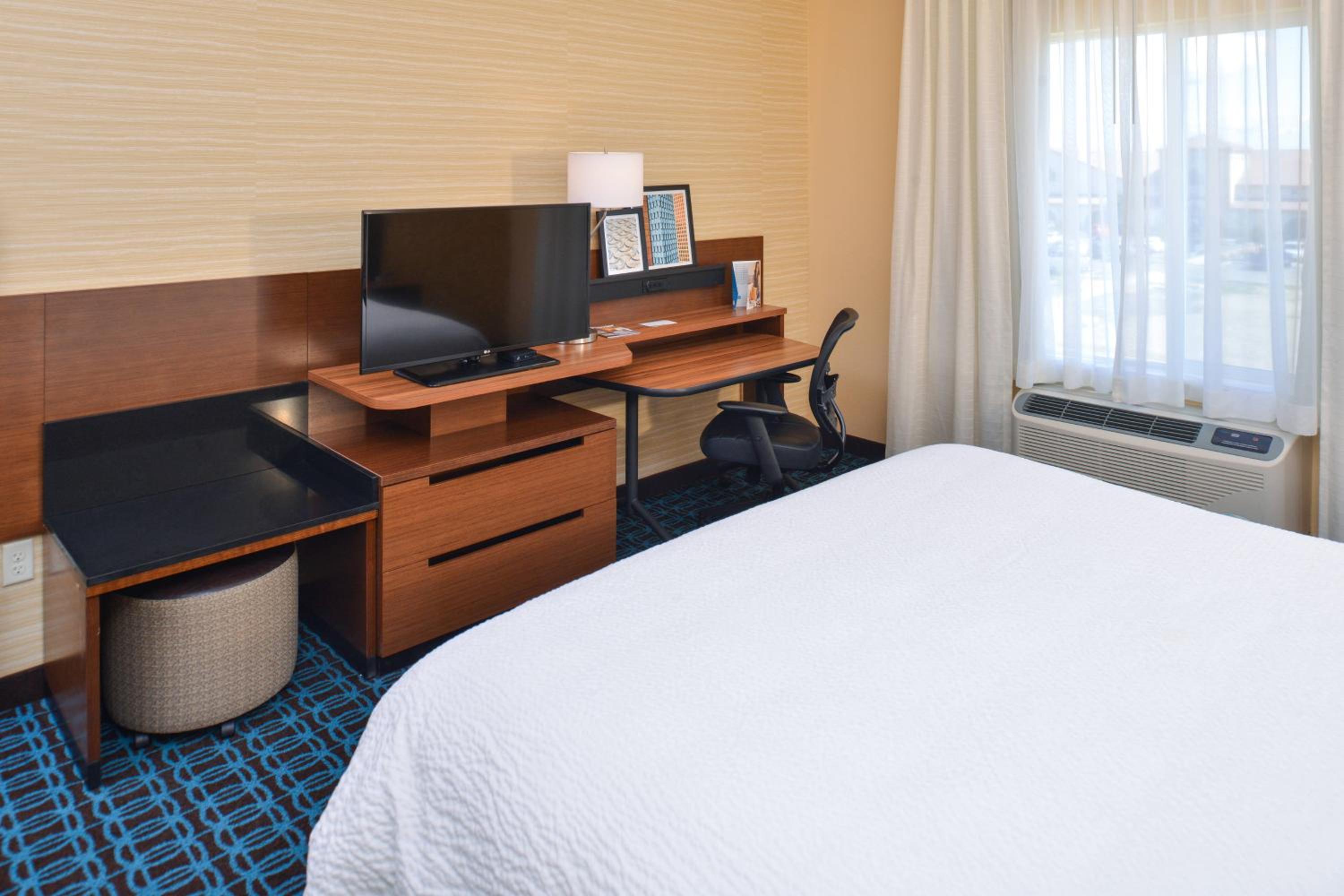 King Room - Hearing Accessible photo 2