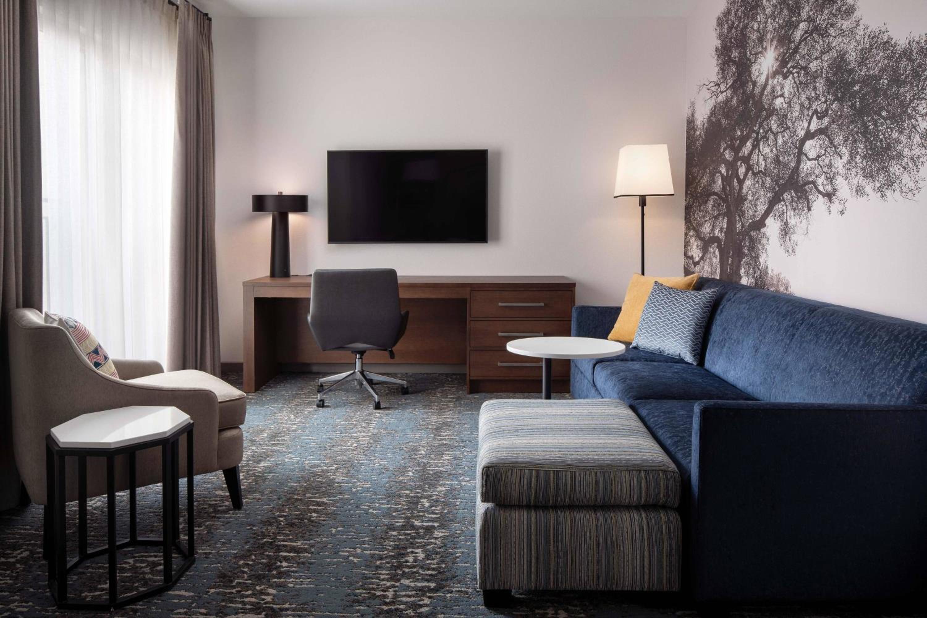 1 Bedroom Suite, 2 Queen, Sofa bed - Photo 1