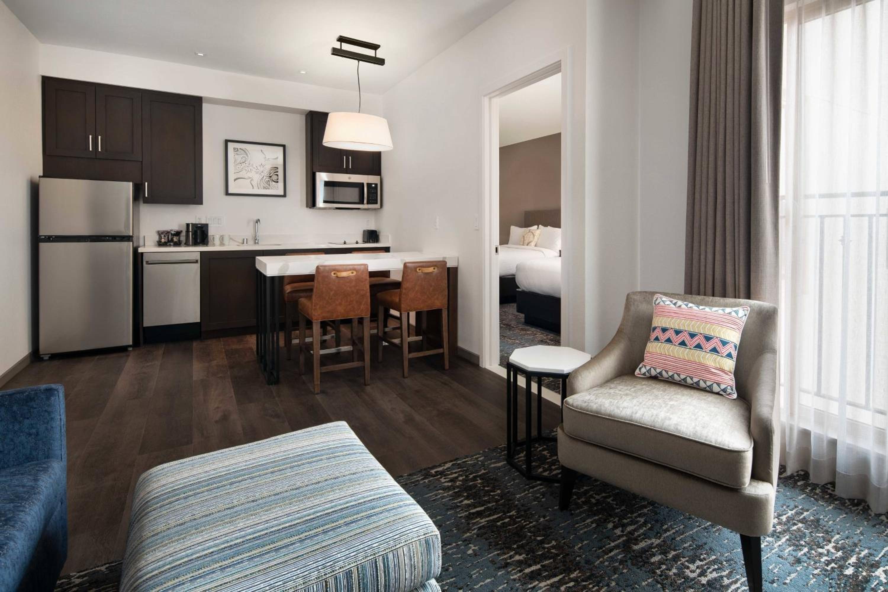 1 Bedroom Suite, 2 Queen, Sofa bed - Photo 3