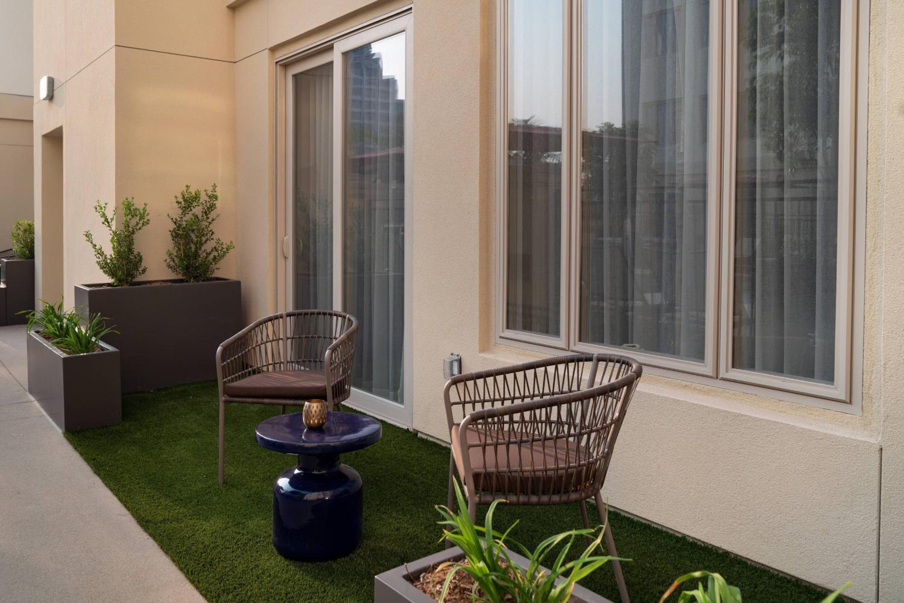 King Studio with Sofa Bed and Courtyard View - Photo 8