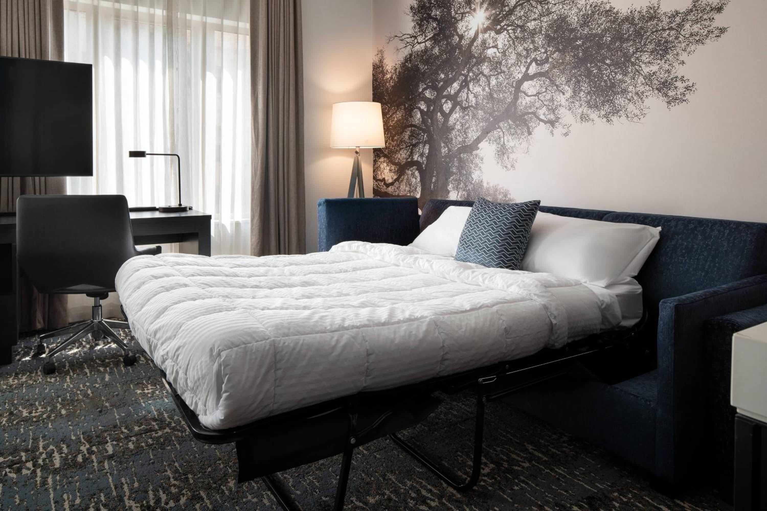 1 Bedroom Suite, 2 Queen, Sofa bed - Photo 4