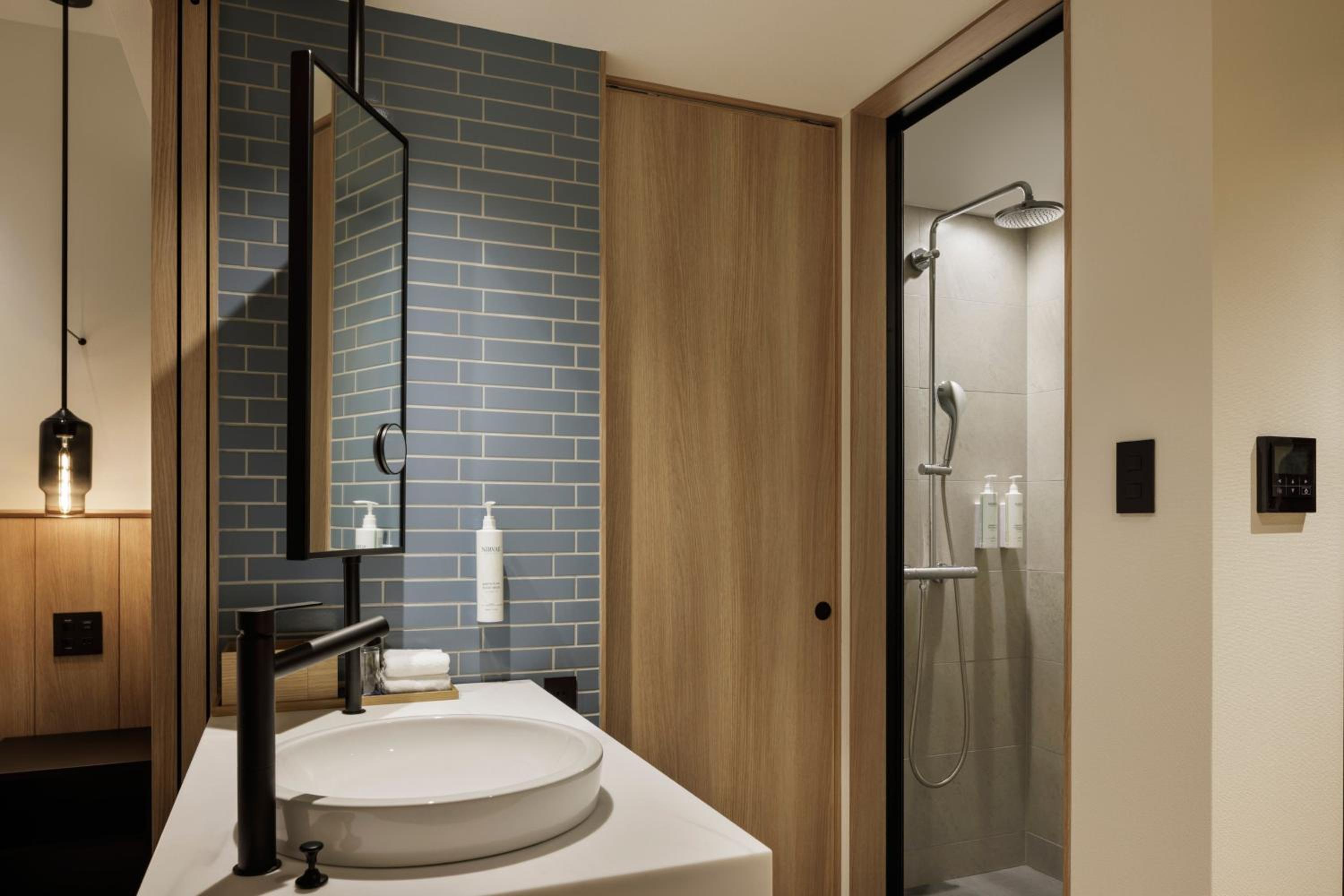 Standard Twin Room - Photo 2