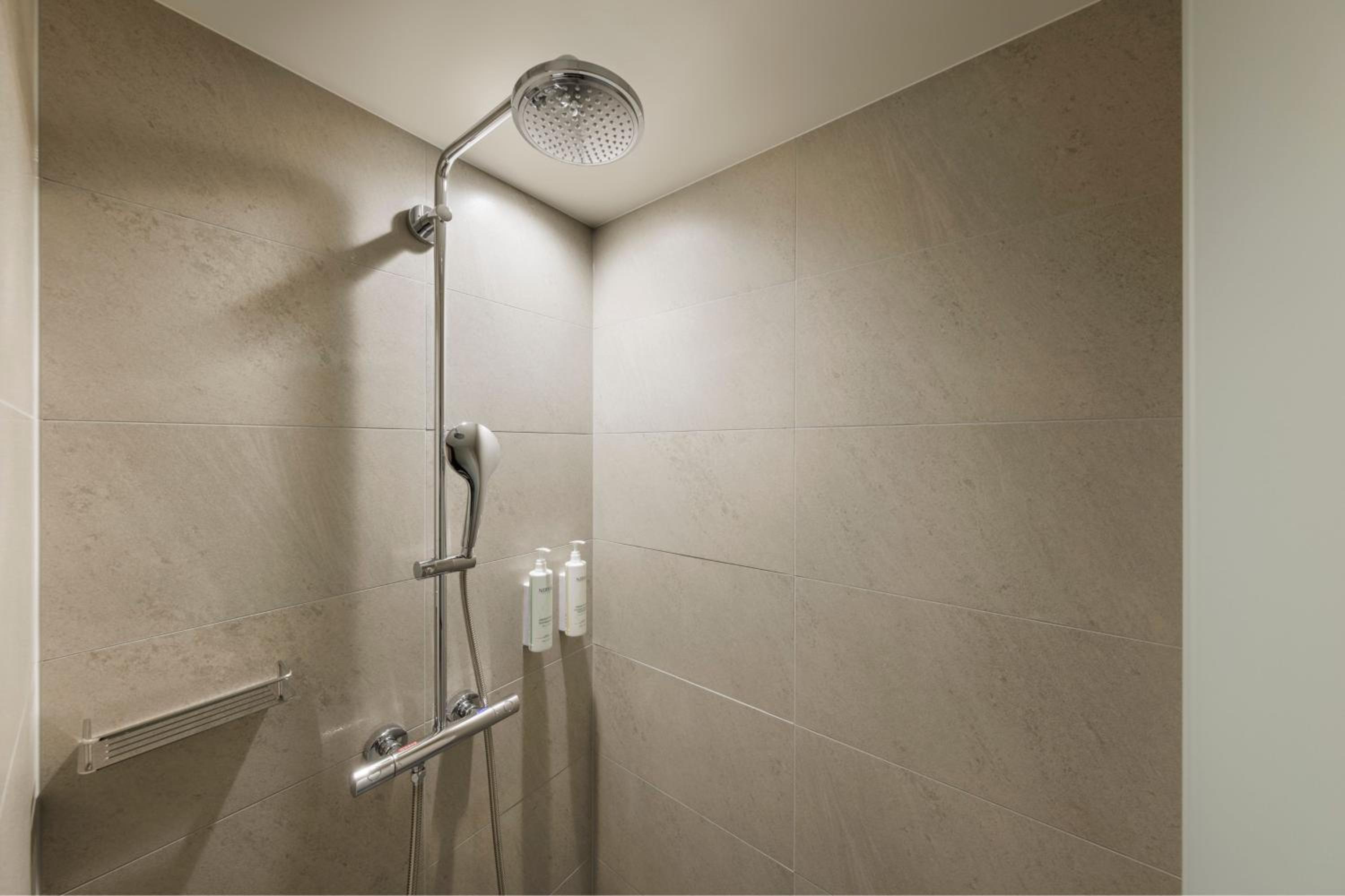 Standard Twin Room - Photo 6